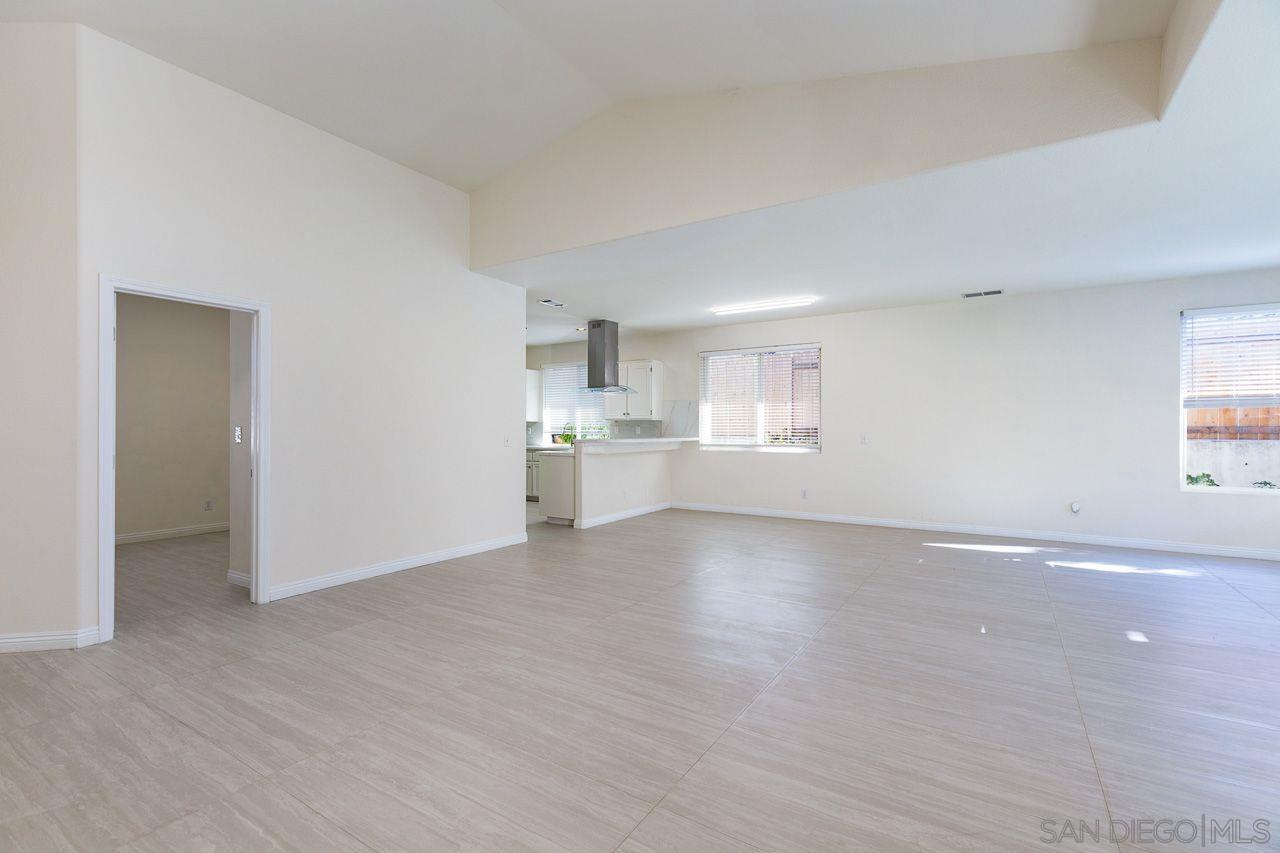 Detail Gallery Image 8 of 33 For 1217  Ridgegrove L, Escondido,  CA 92029 - 4 Beds | 2 Baths