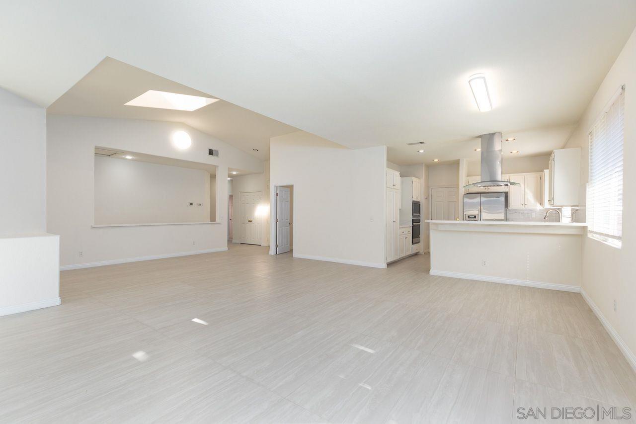 Detail Gallery Image 10 of 33 For 1217  Ridgegrove L, Escondido,  CA 92029 - 4 Beds | 2 Baths