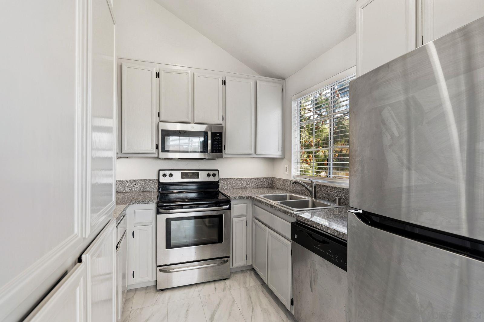 Detail Gallery Image 10 of 33 For 7330  Calle Cristobal  #88,  San Diego,  CA 92126 - 3 Beds | 2 Baths