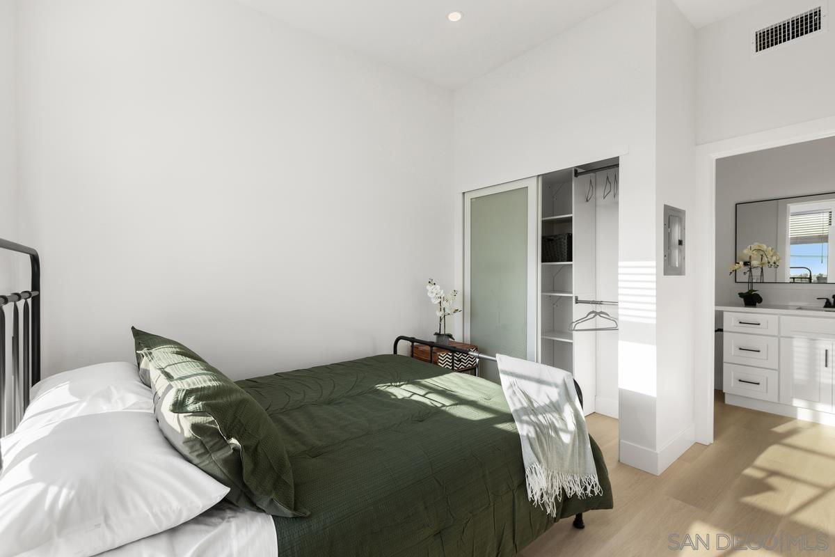 Detail Gallery Image 9 of 28 For 5727  Lauretta St, San Diego,  CA 92110 - – Beds | – Baths