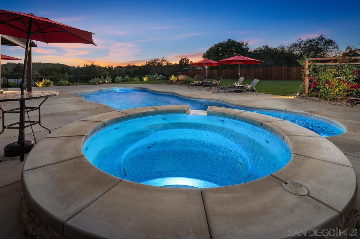 Detail Gallery Image 2 of 65 For 14284  Hacienda Lane, Poway,  CA 92064 - 4 Beds | 2 Baths