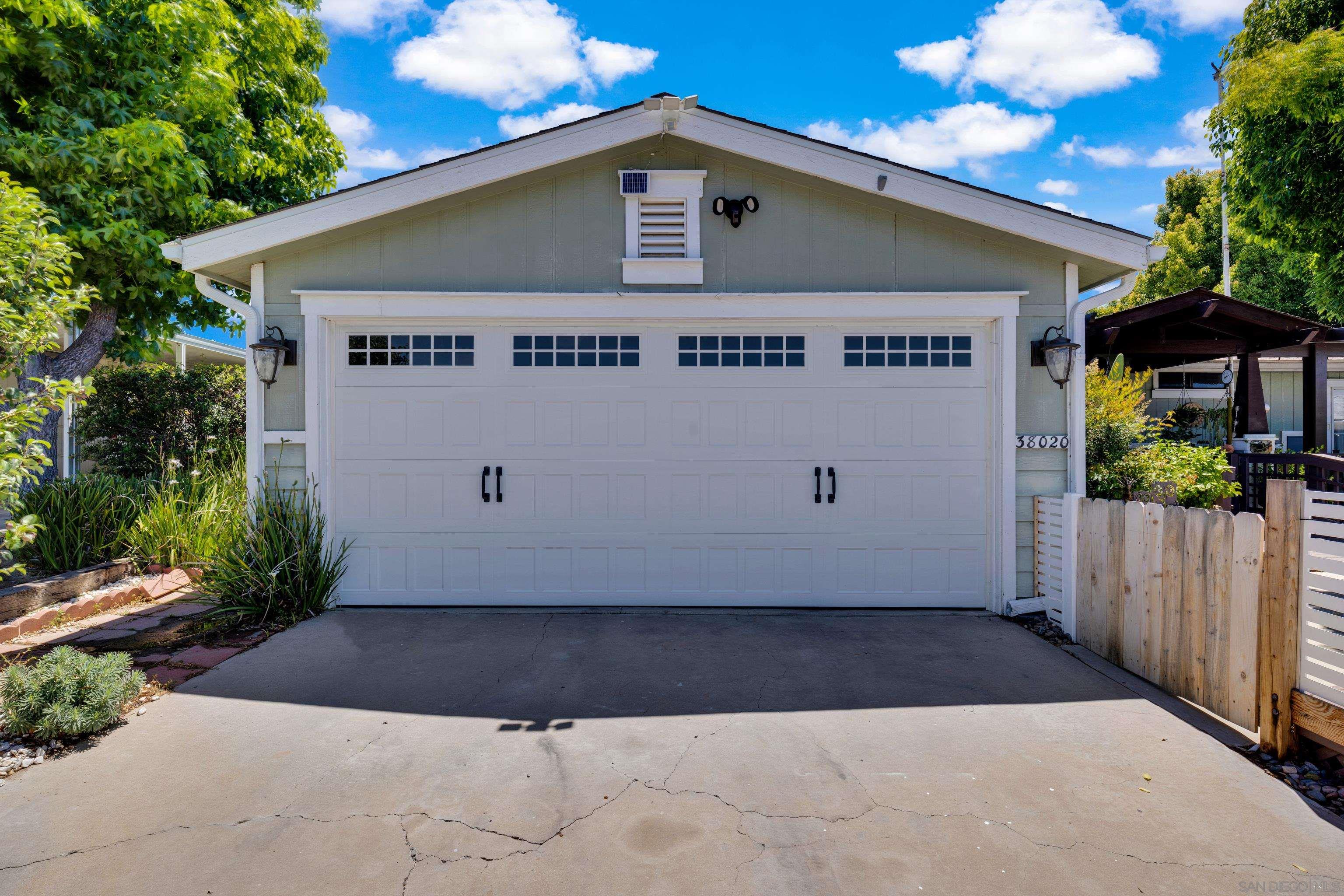 Front Image Thumbnail for SD260005600