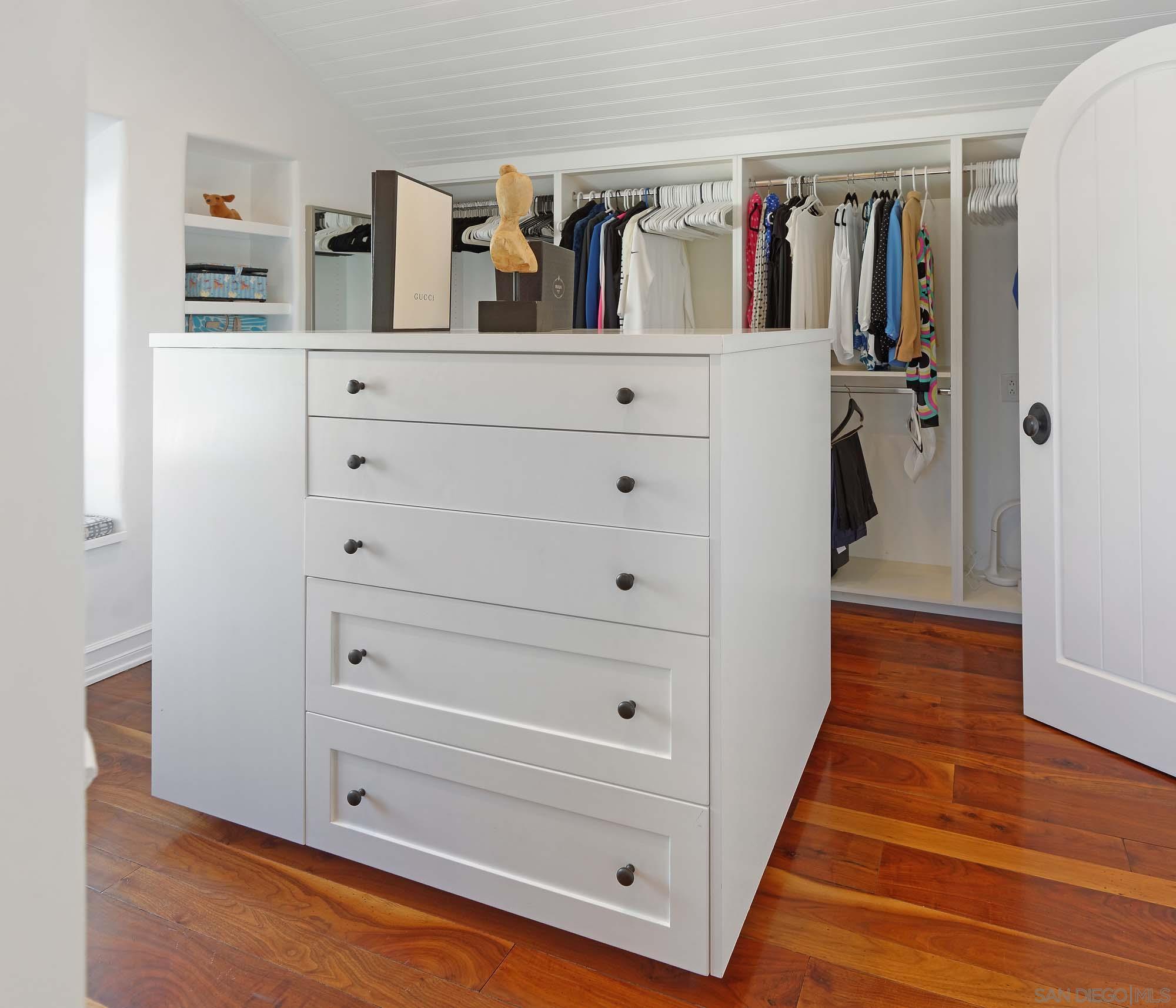 Detail Gallery Image 12 of 24 For 438  Sea Lane, La Jolla,  CA 92037 - 4 Beds | 3/1 Baths