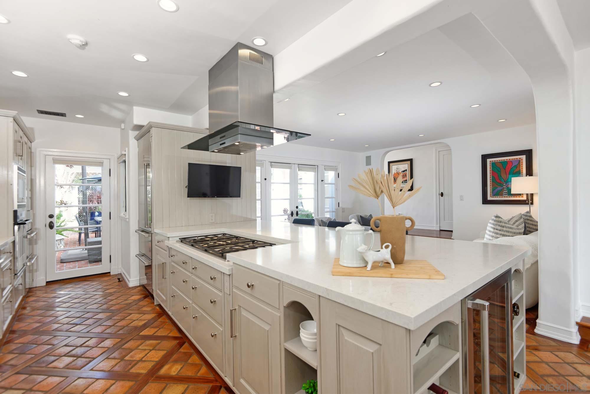 Detail Gallery Image 6 of 24 For 438  Sea Lane, La Jolla,  CA 92037 - 4 Beds | 3/1 Baths