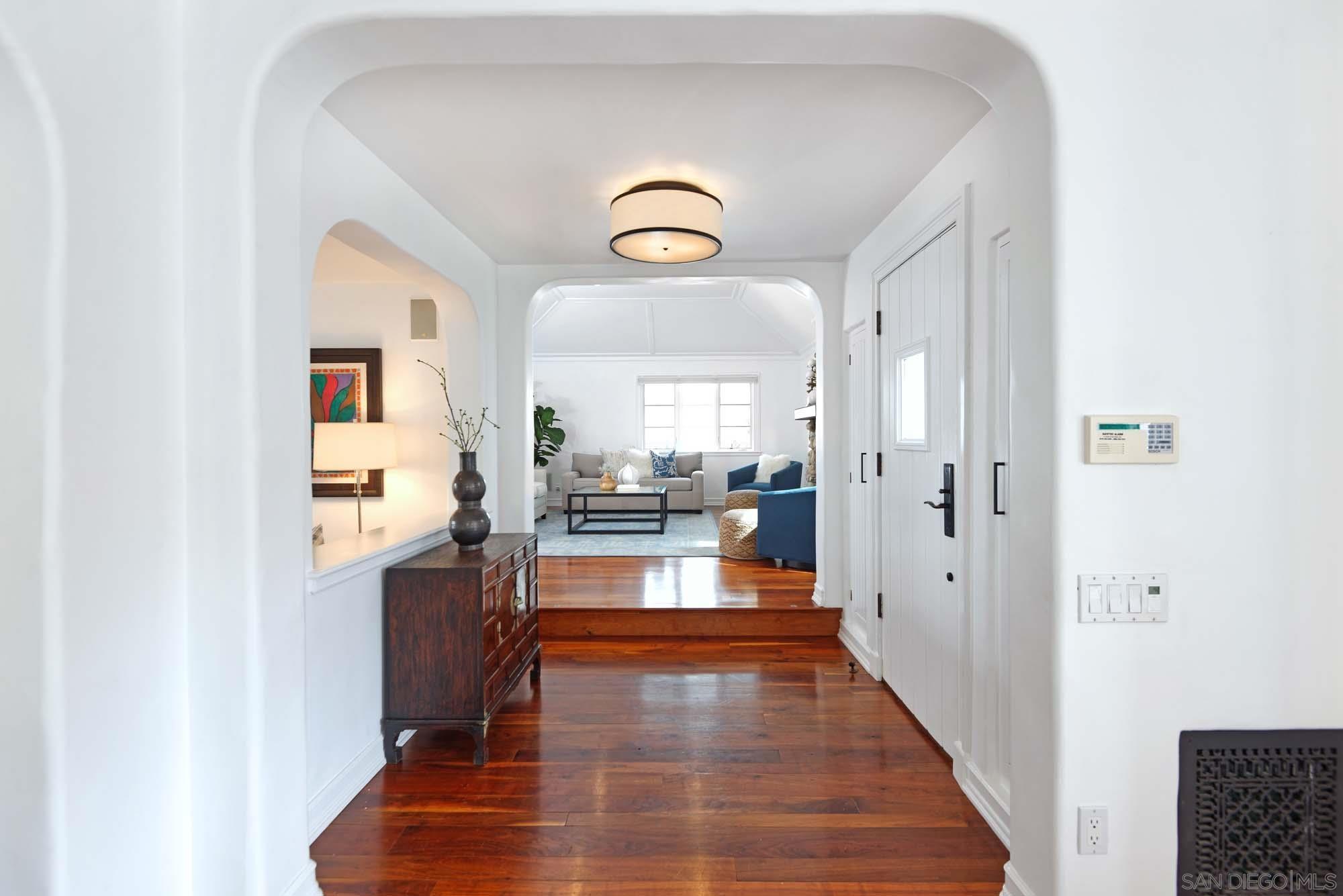 Detail Gallery Image 8 of 24 For 438  Sea Lane, La Jolla,  CA 92037 - 4 Beds | 3/1 Baths