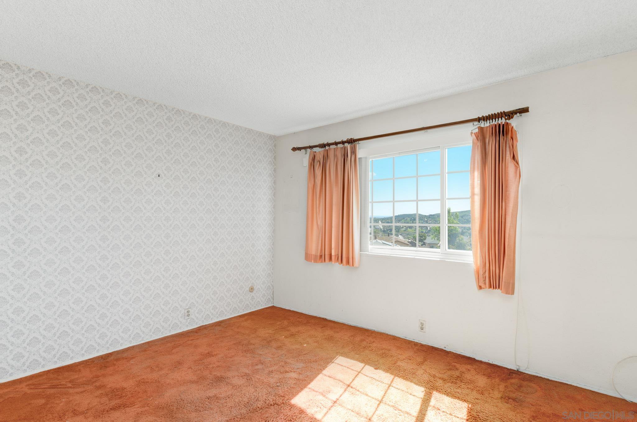 Detail Gallery Image 13 of 27 For 10007  Resmar Pl, La Mesa,  CA 91941 - 5 Beds | 3 Baths