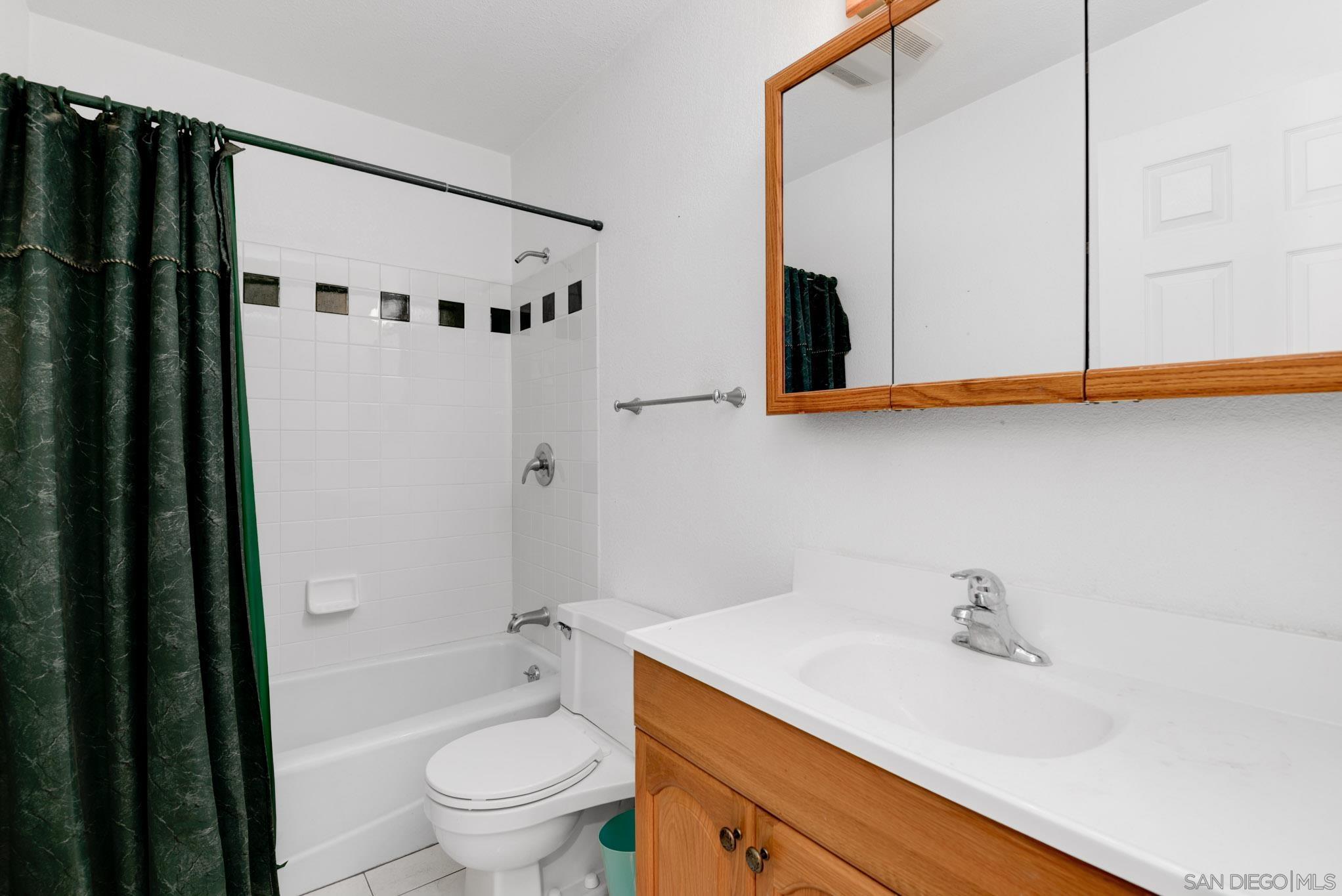 Detail Gallery Image 17 of 27 For 10007  Resmar Pl, La Mesa,  CA 91941 - 5 Beds | 3 Baths