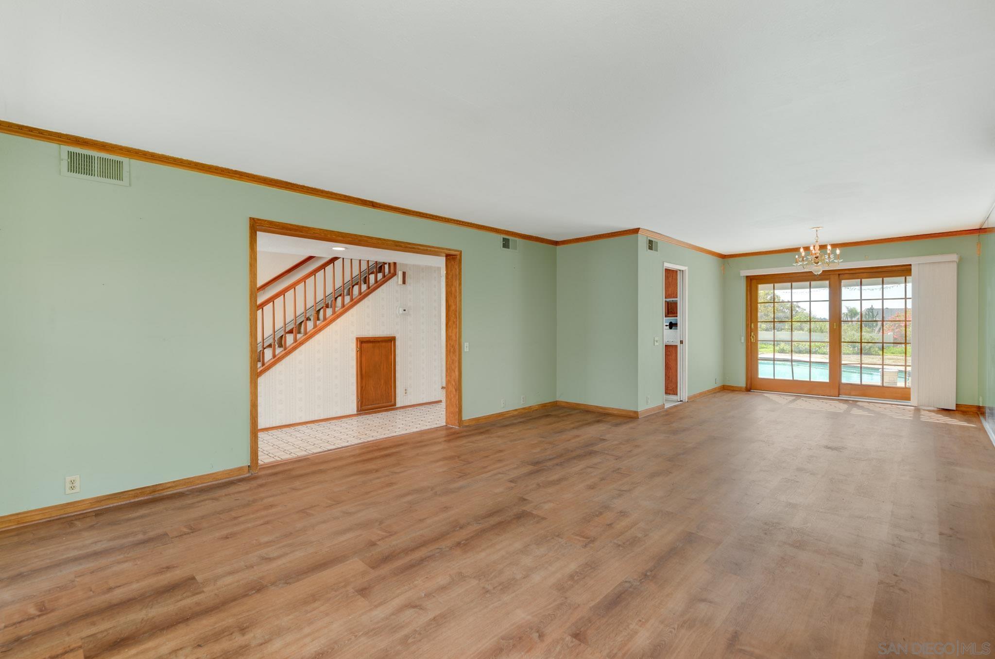 Detail Gallery Image 3 of 27 For 10007  Resmar Pl, La Mesa,  CA 91941 - 5 Beds | 3 Baths