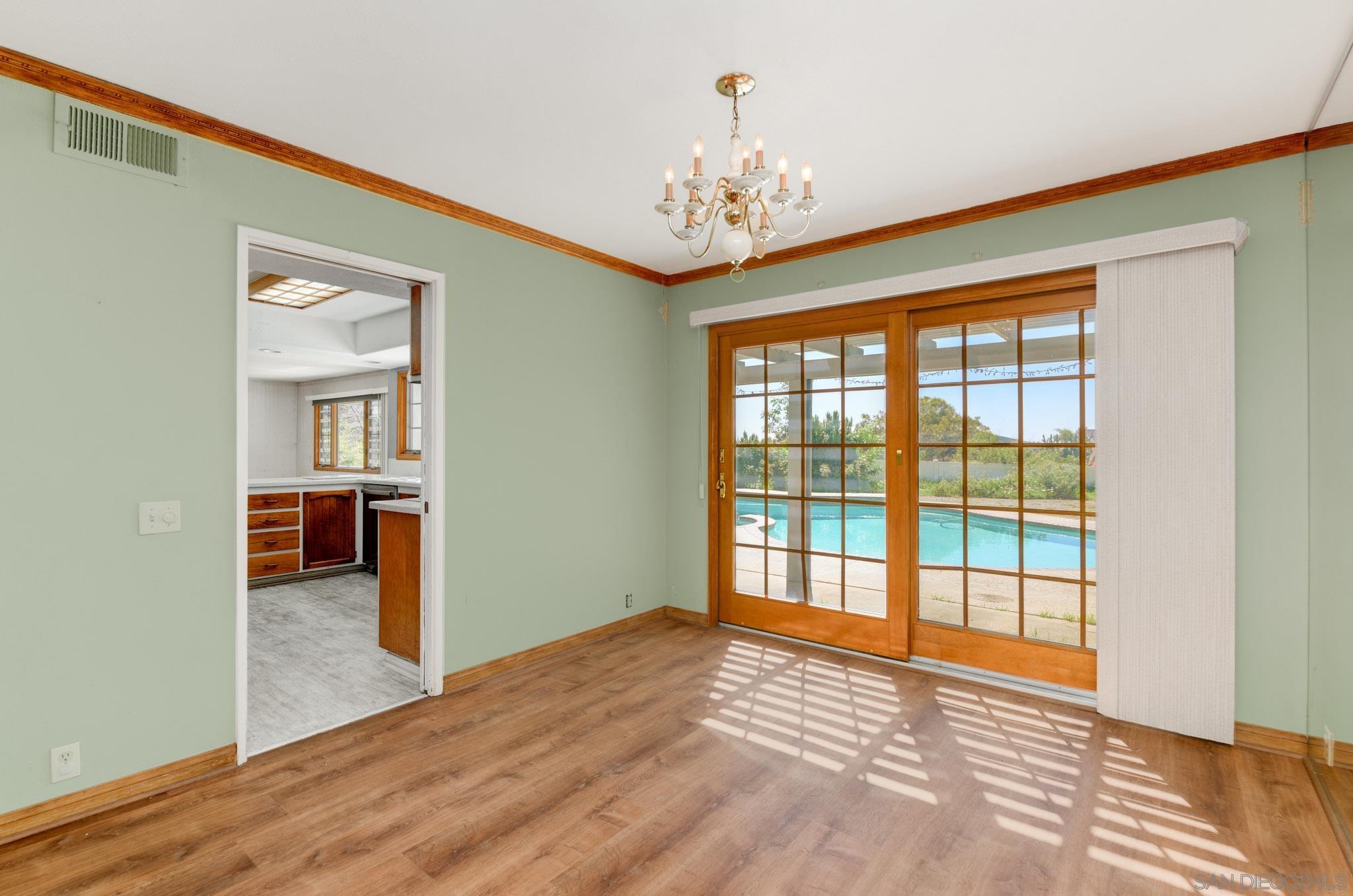 Detail Gallery Image 5 of 27 For 10007  Resmar Pl, La Mesa,  CA 91941 - 5 Beds | 3 Baths