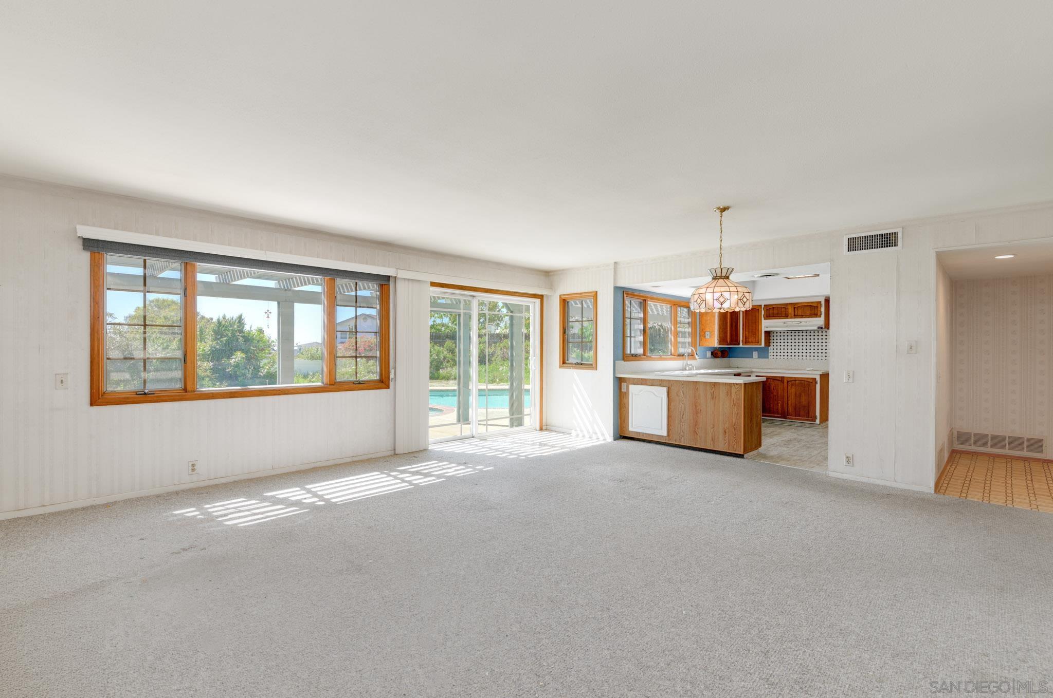 Detail Gallery Image 7 of 27 For 10007  Resmar Pl, La Mesa,  CA 91941 - 5 Beds | 3 Baths