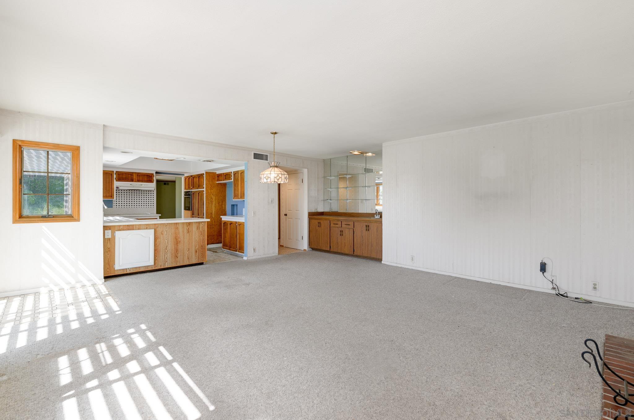 Detail Gallery Image 8 of 27 For 10007  Resmar Pl, La Mesa,  CA 91941 - 5 Beds | 3 Baths