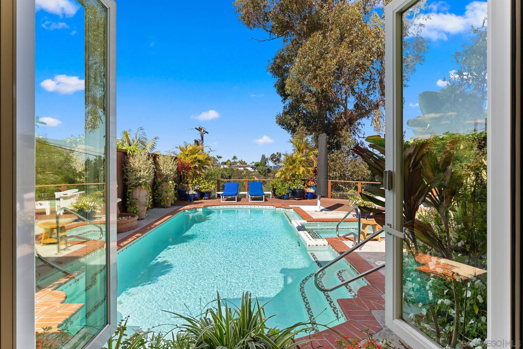 Detail Gallery Image 11 of 43 For 4314  Middlesex Drive, San Diego,  CA 92116 - 6 Beds | 3 Baths