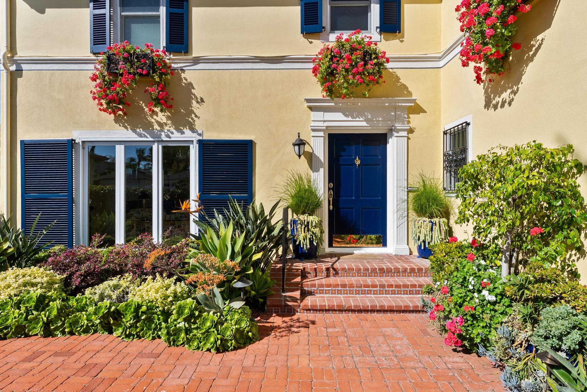 Detail Gallery Image 5 of 43 For 4314  Middlesex Drive, San Diego,  CA 92116 - 6 Beds | 3 Baths