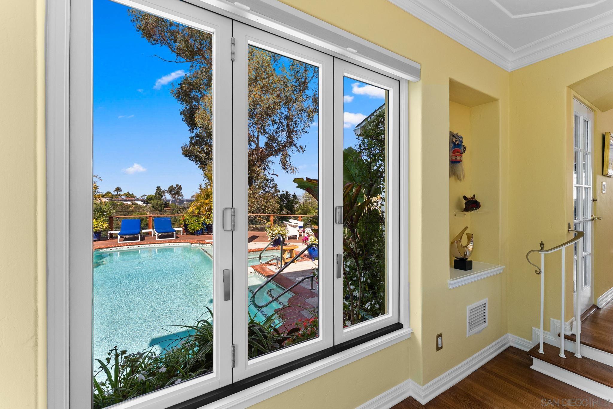 Detail Gallery Image 10 of 43 For 4314  Middlesex Drive, San Diego,  CA 92116 - 6 Beds | 3 Baths