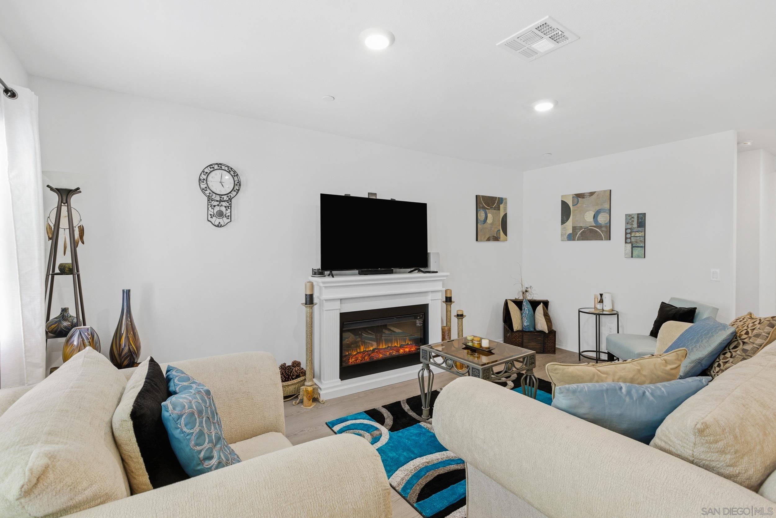 Detail Gallery Image 4 of 42 For 28409  Oriole Way  #1304,  Murrieta,  CA 92563 - 3 Beds | 2/1 Baths