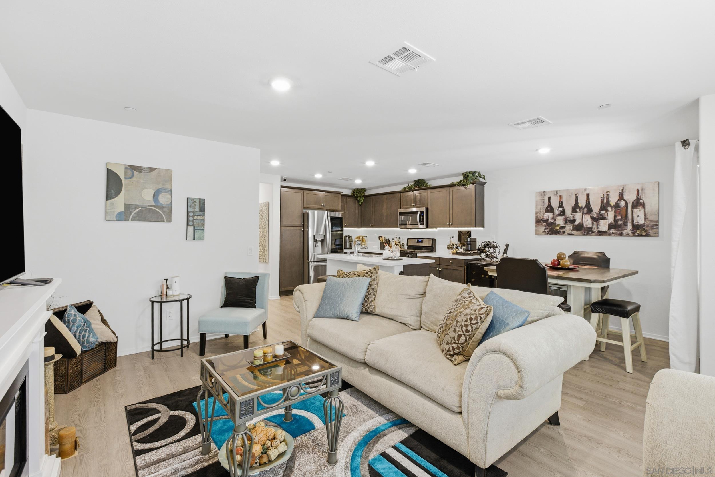 Detail Gallery Image 5 of 42 For 28409  Oriole Way  #1304,  Murrieta,  CA 92563 - 3 Beds | 2/1 Baths