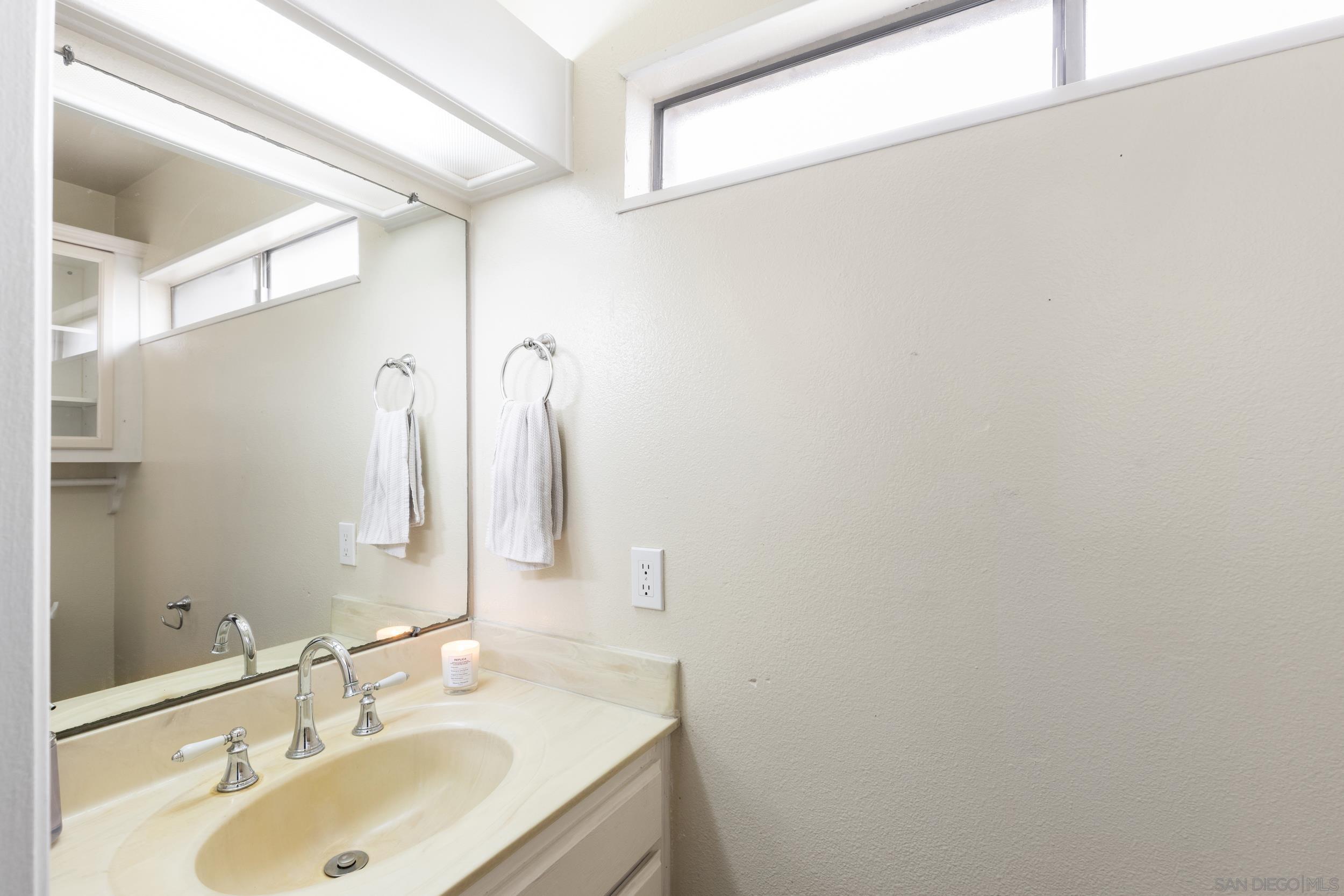 Detail Gallery Image 6 of 23 For 768 N Mollison Ave  #C,  El Cajon,  CA 92021 - 2 Beds | 1/1 Baths