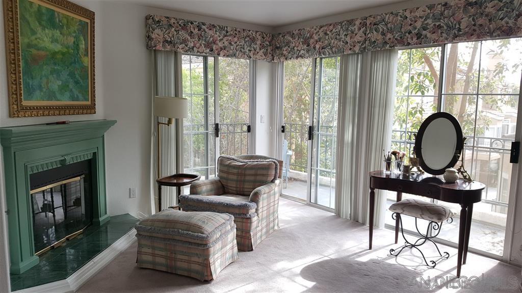 Detail Gallery Image 2 of 7 For 5157  Renaissance Ave  a, San Diego,  CA 92122 - 3 Beds | 2/1 Baths