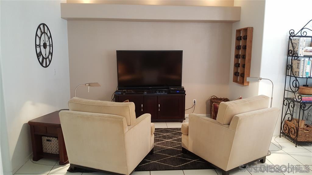 Detail Gallery Image 4 of 7 For 5157  Renaissance Ave  a, San Diego,  CA 92122 - 3 Beds | 2/1 Baths