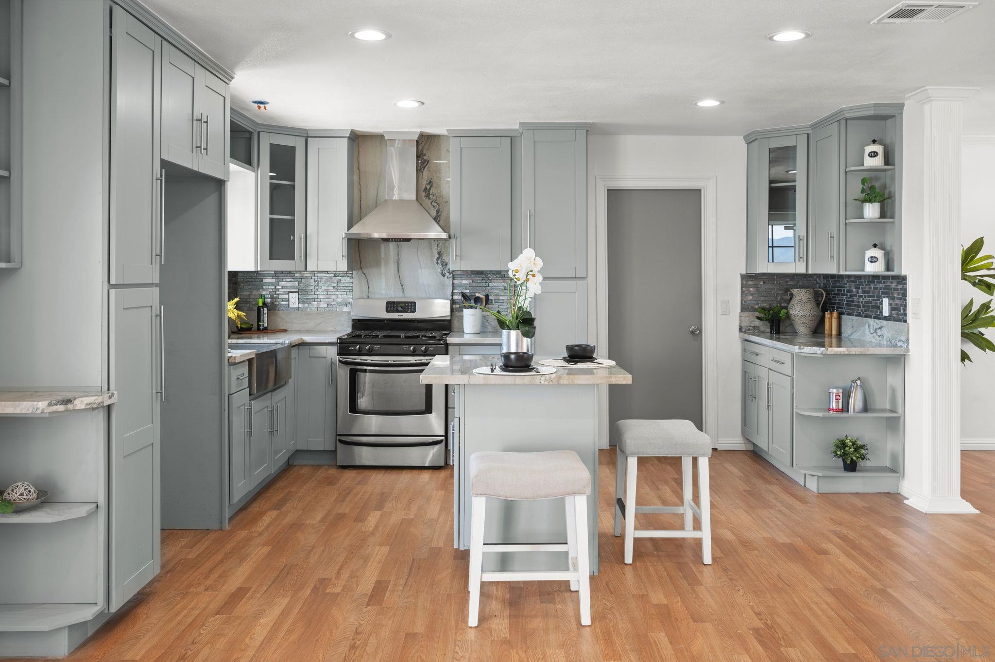 Detail Gallery Image 13 of 64 For 1405  Cuyamaca Ave, Spring Valley,  CA 91977 - 5 Beds | 3 Baths