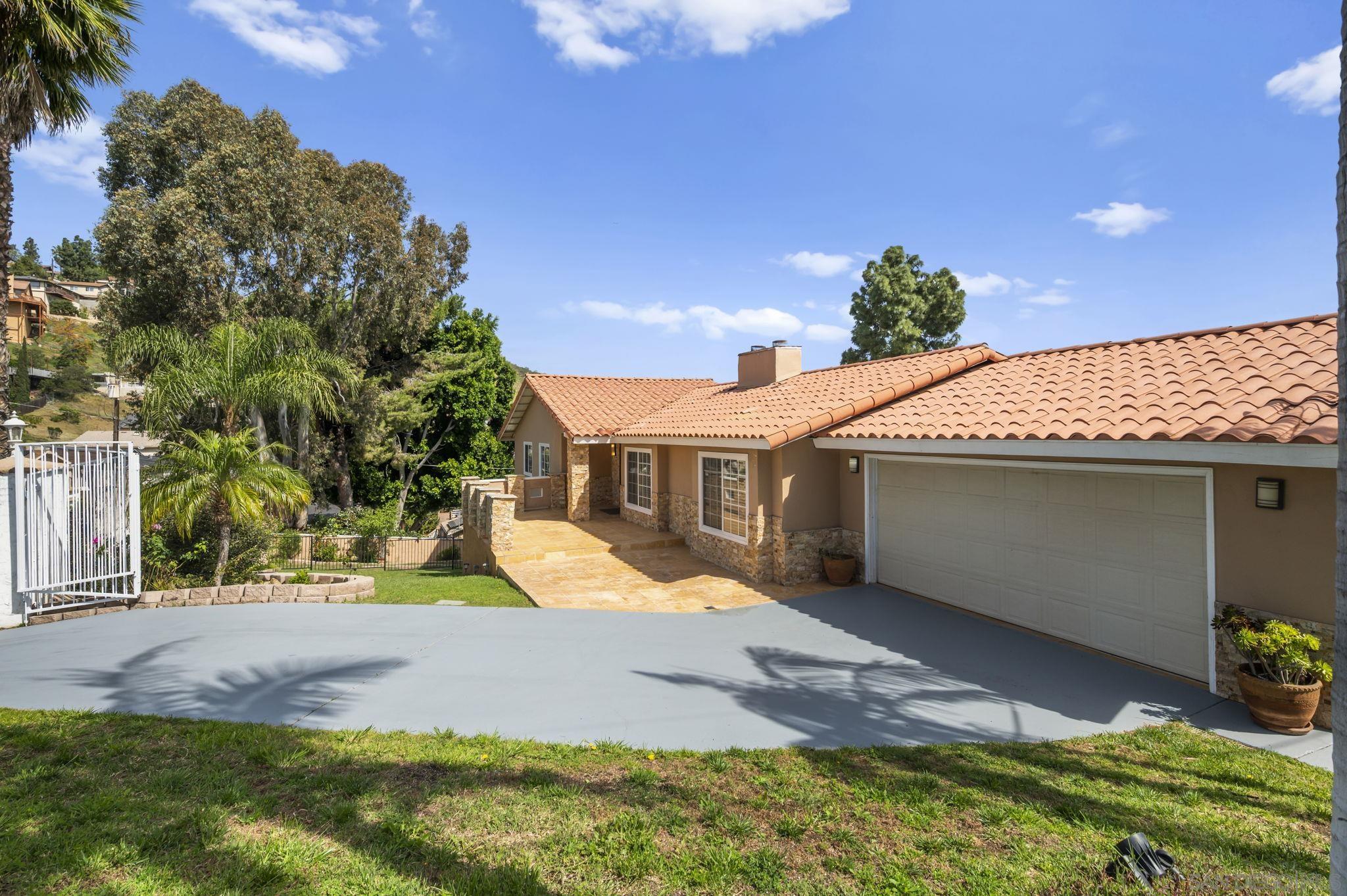 Detail Gallery Image 3 of 64 For 1405  Cuyamaca Ave, Spring Valley,  CA 91977 - 5 Beds | 3 Baths