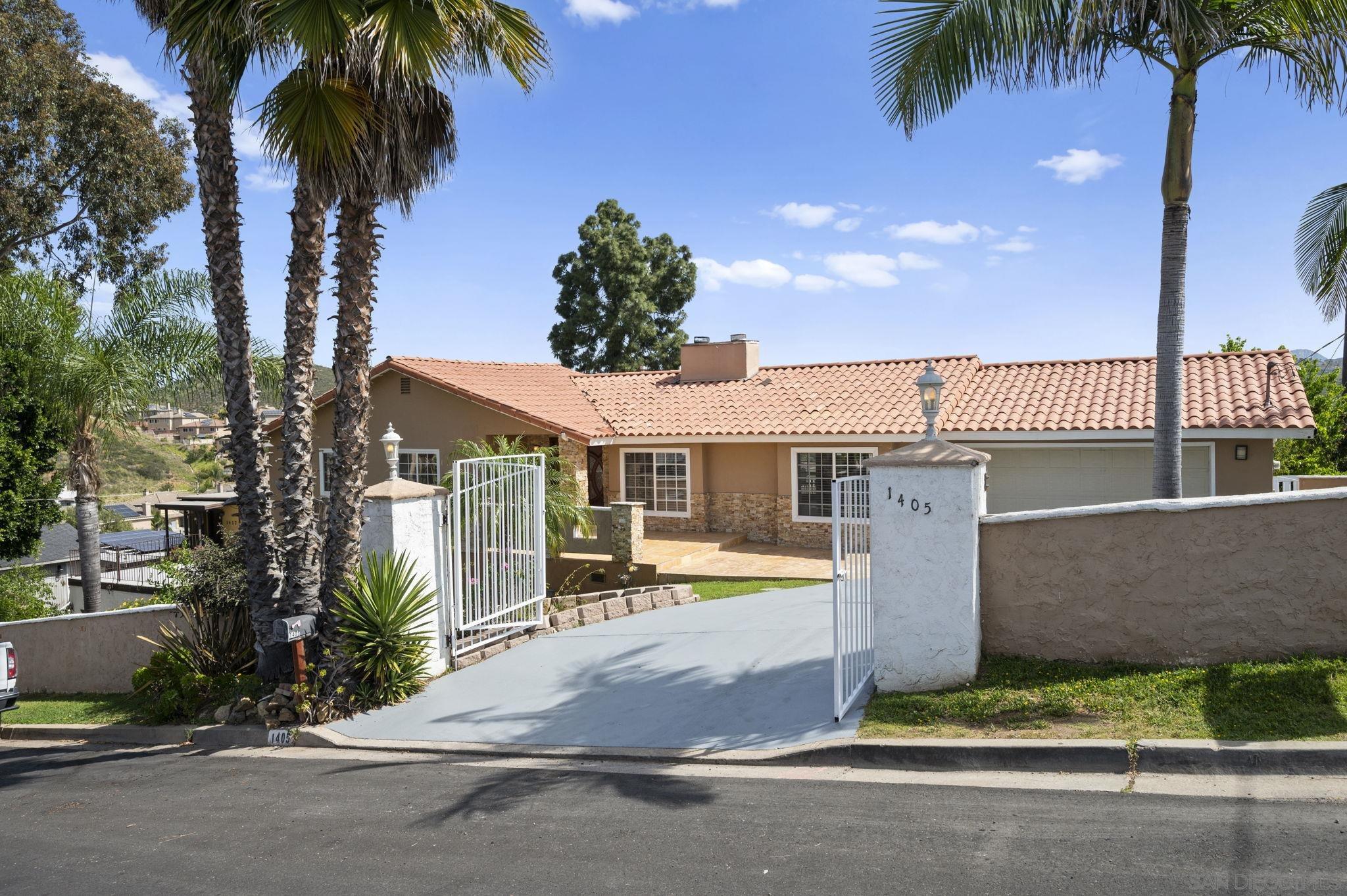 Detail Gallery Image 4 of 64 For 1405  Cuyamaca Ave, Spring Valley,  CA 91977 - 5 Beds | 3 Baths