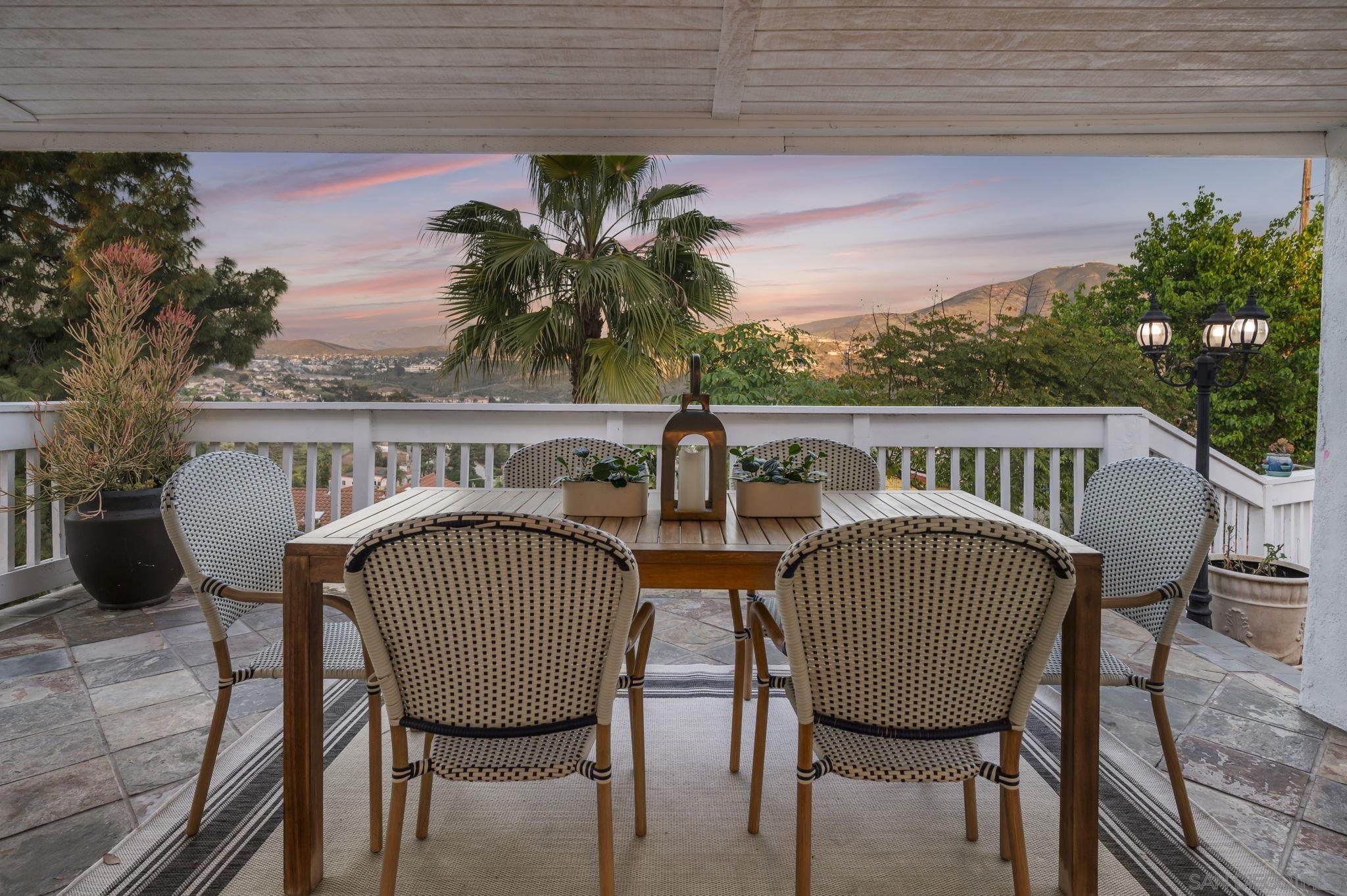 Detail Gallery Image 8 of 64 For 1405  Cuyamaca Ave, Spring Valley,  CA 91977 - 5 Beds | 3 Baths