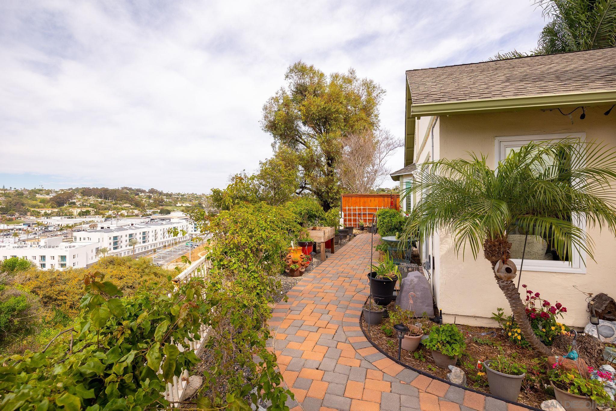 Detail Gallery Image 10 of 35 For 2070  Rue De La Montagne, Oceanside,  CA 92054 - 2 Beds | 2 Baths