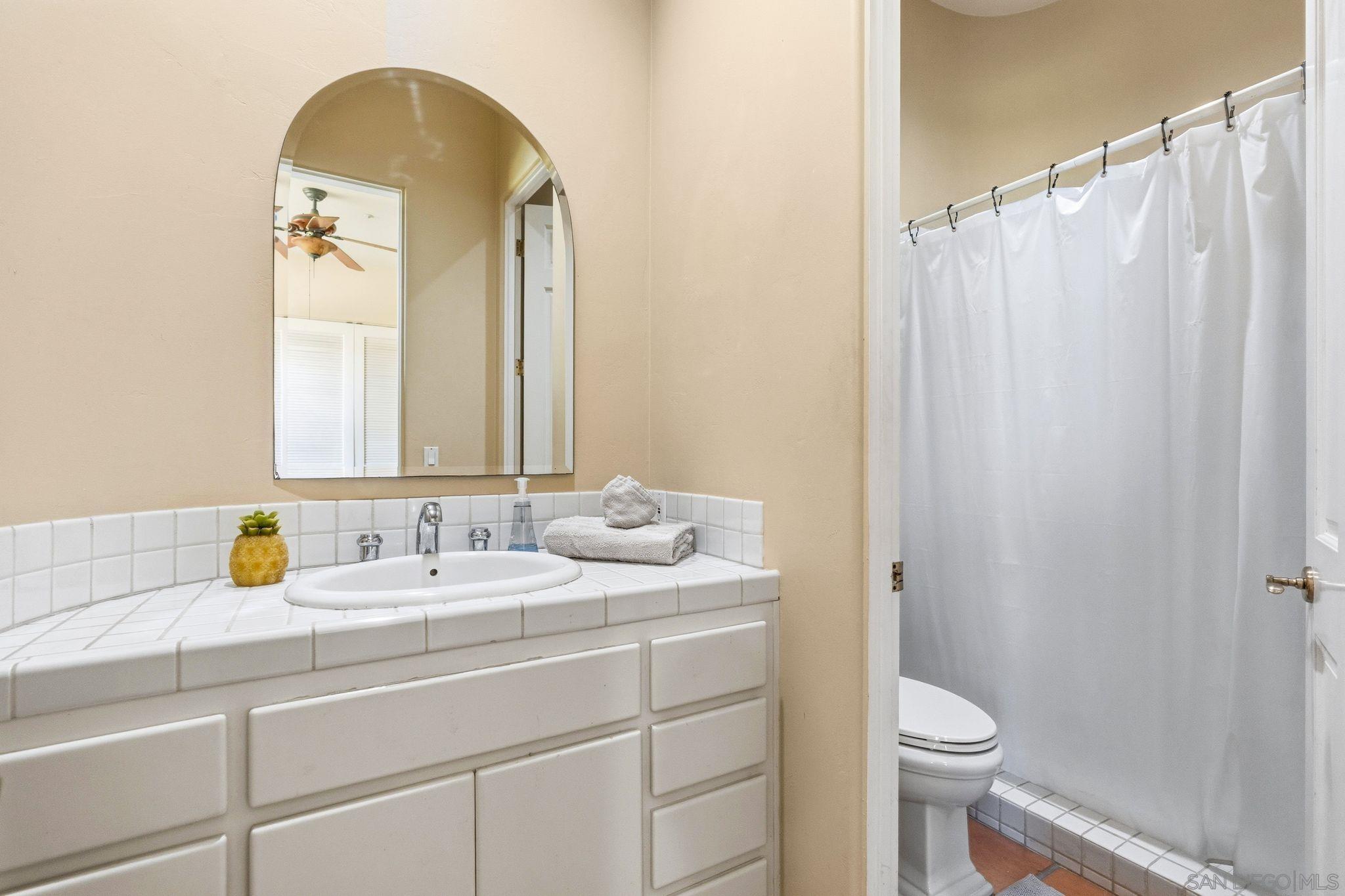 Detail Gallery Image 11 of 22 For 1035  Sleeping Indian, Oceanside,  CA 92057 - 4 Beds | 4 Baths