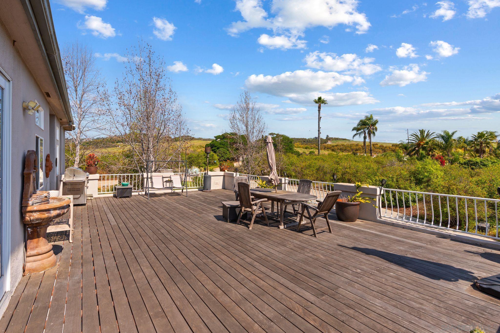 Detail Gallery Image 16 of 22 For 1035  Sleeping Indian, Oceanside,  CA 92057 - 4 Beds | 4 Baths