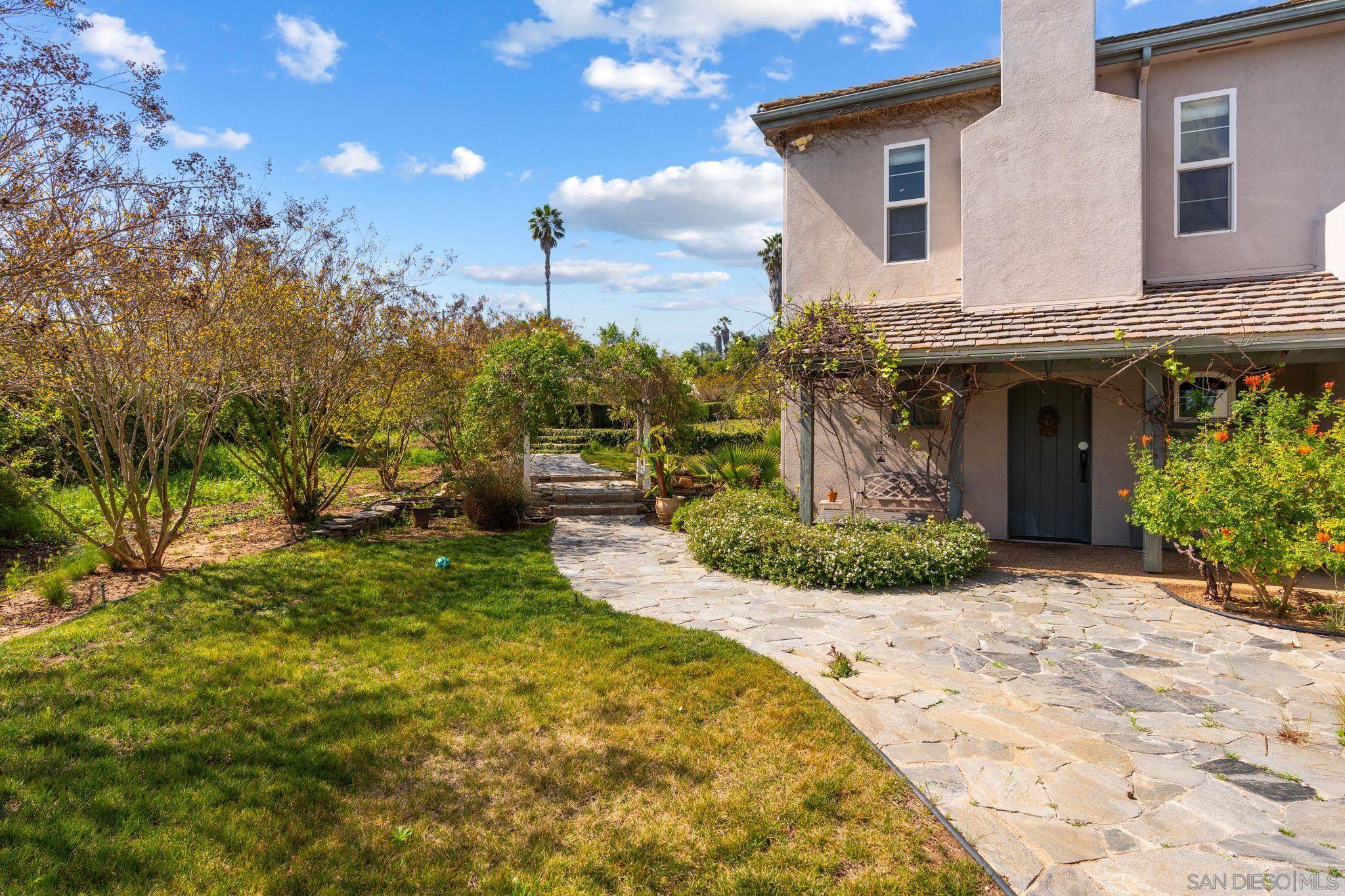 Detail Gallery Image 18 of 22 For 1035  Sleeping Indian, Oceanside,  CA 92057 - 4 Beds | 4 Baths