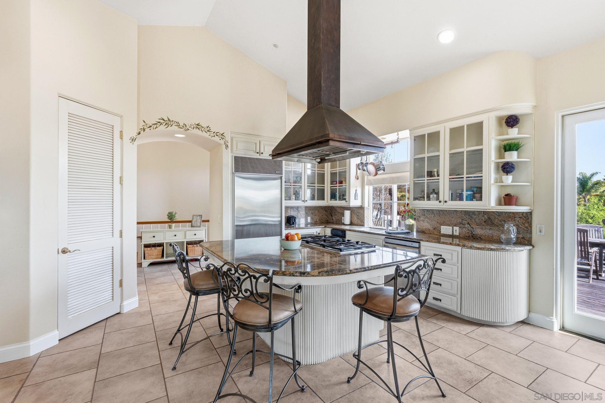 Detail Gallery Image 3 of 22 For 1035  Sleeping Indian, Oceanside,  CA 92057 - 4 Beds | 4 Baths