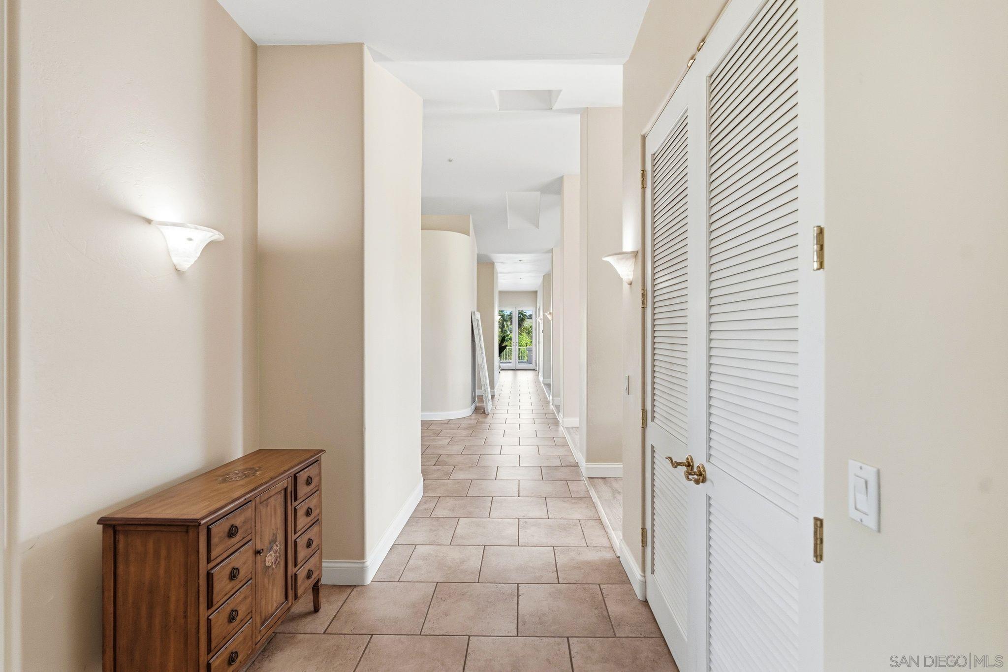 Detail Gallery Image 5 of 22 For 1035  Sleeping Indian, Oceanside,  CA 92057 - 4 Beds | 4 Baths