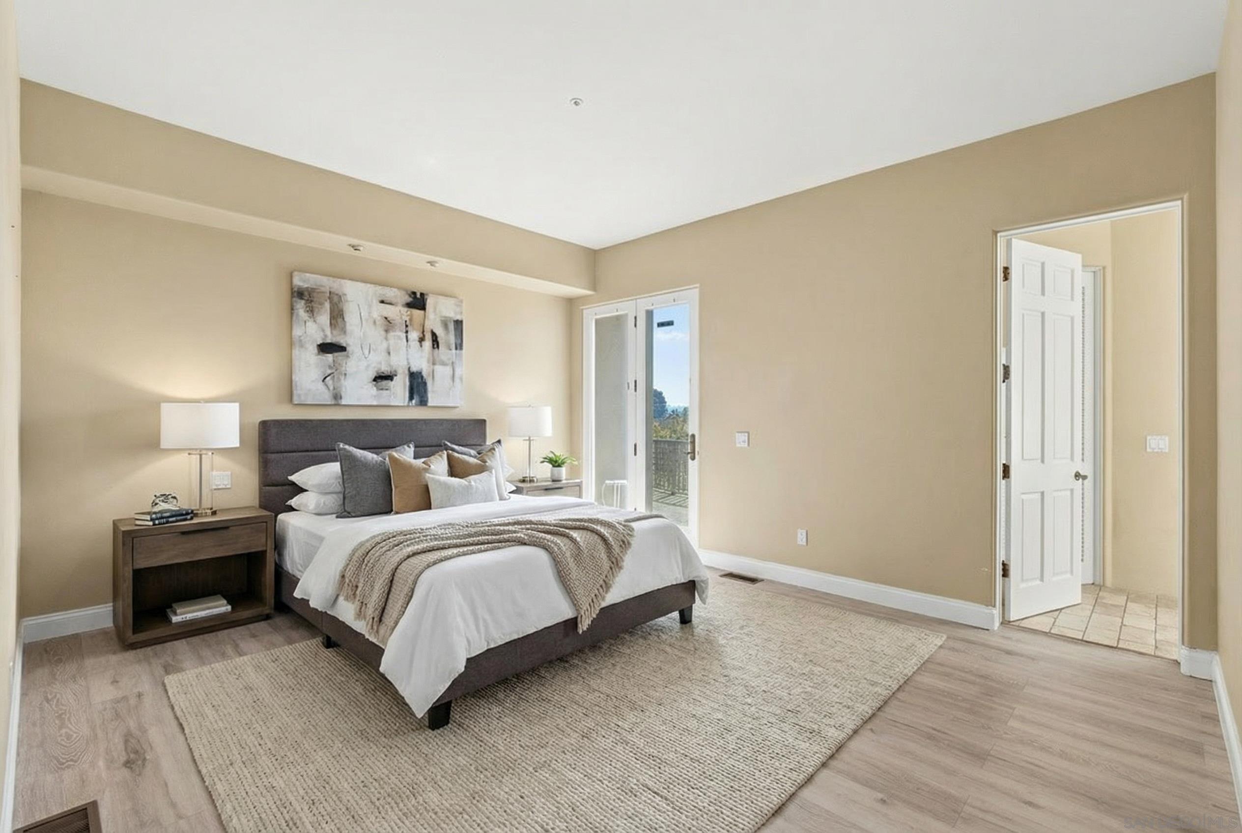 Detail Gallery Image 6 of 22 For 1035  Sleeping Indian, Oceanside,  CA 92057 - 4 Beds | 4 Baths