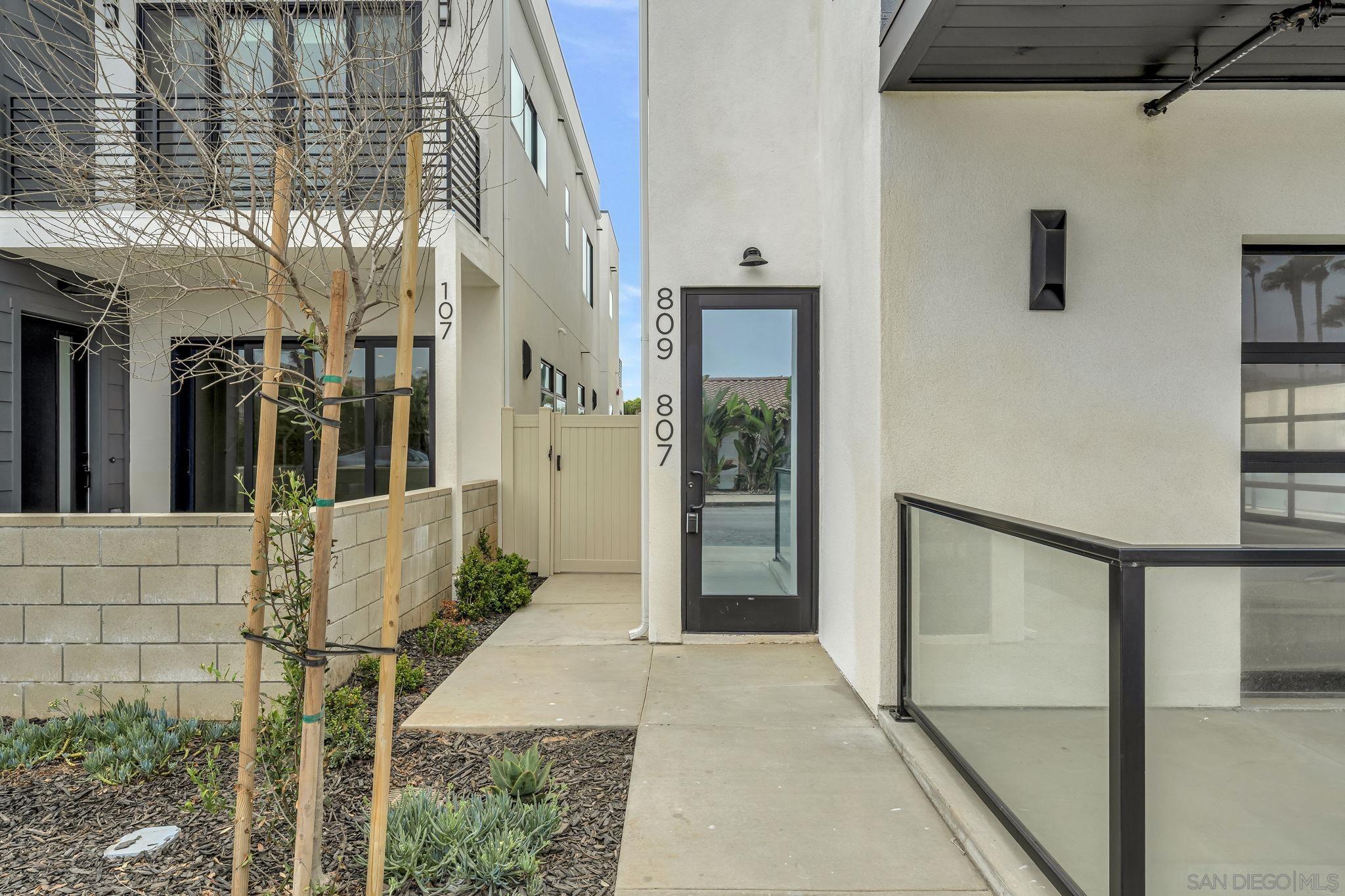 Detail Gallery Image 2 of 44 For 801-809  Seacoast, Imperial Beach,  CA 91932 - 4 Beds | 4 Baths