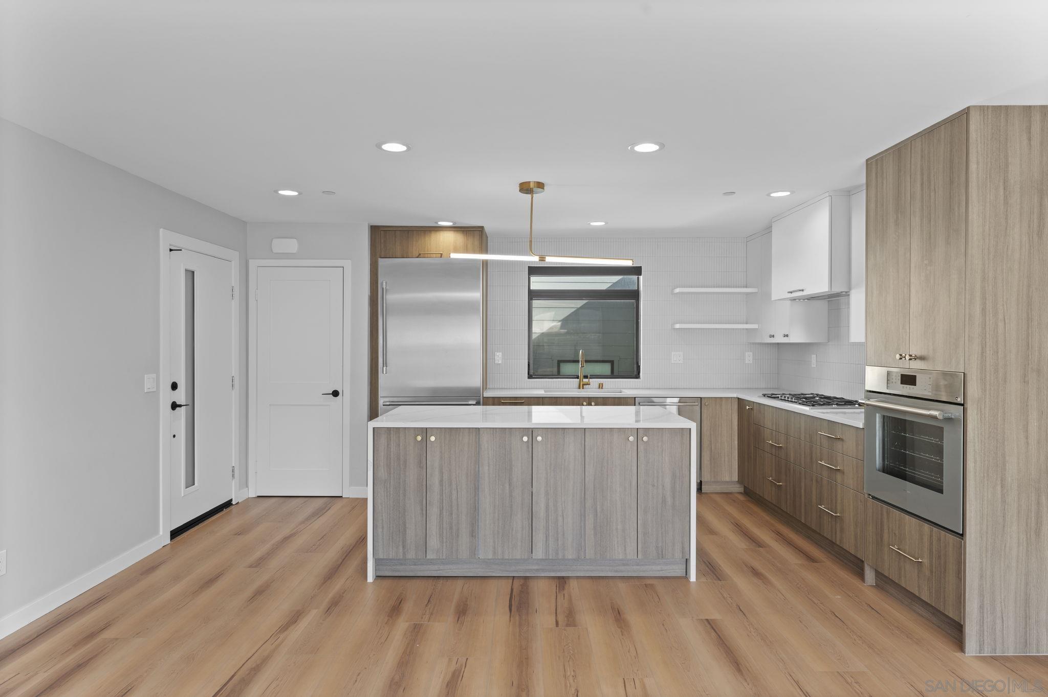 Detail Gallery Image 19 of 44 For 801-809  Seacoast, Imperial Beach,  CA 91932 - 4 Beds | 4 Baths