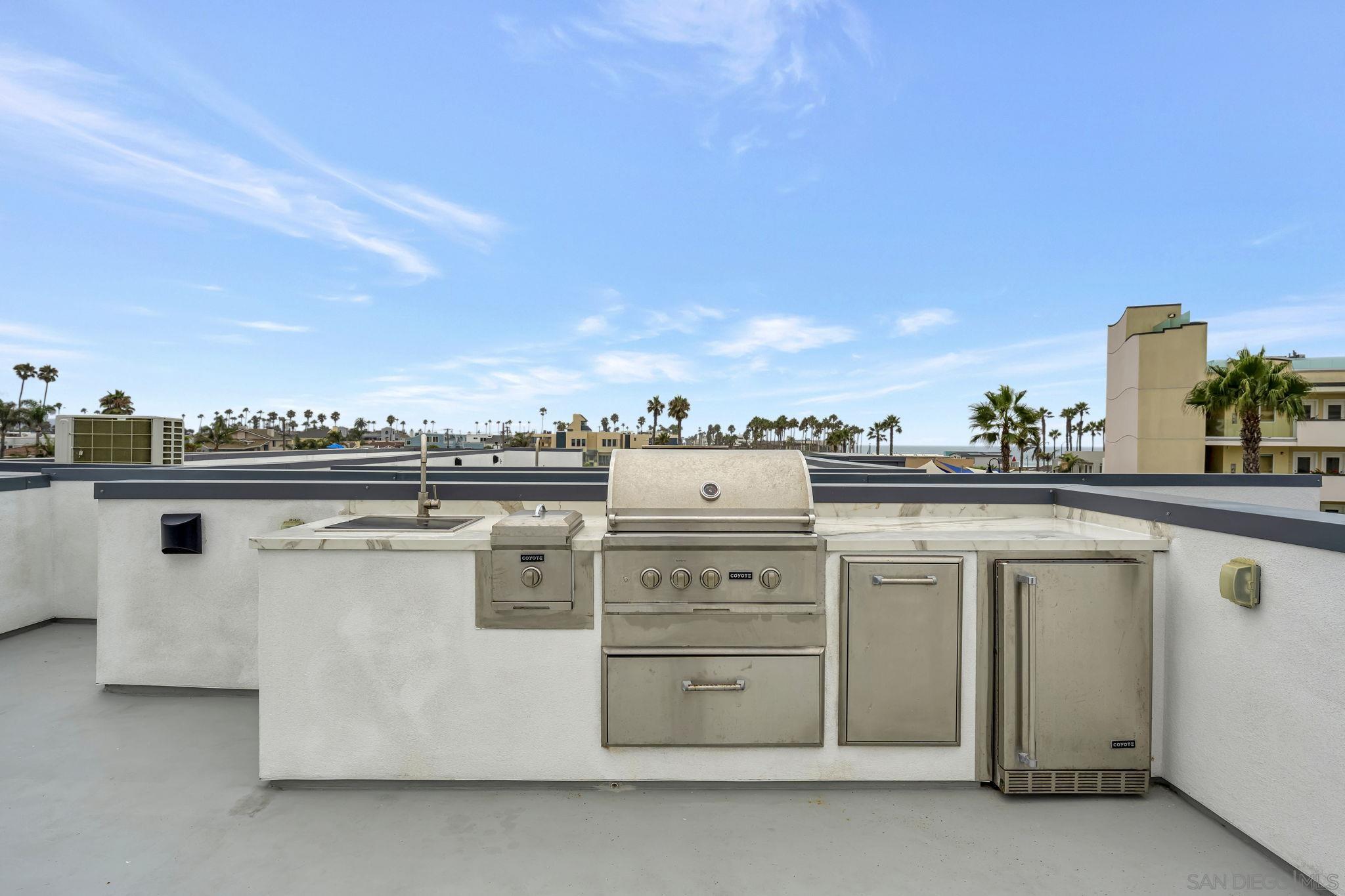 Detail Gallery Image 8 of 44 For 801-809  Seacoast, Imperial Beach,  CA 91932 - 4 Beds | 4 Baths