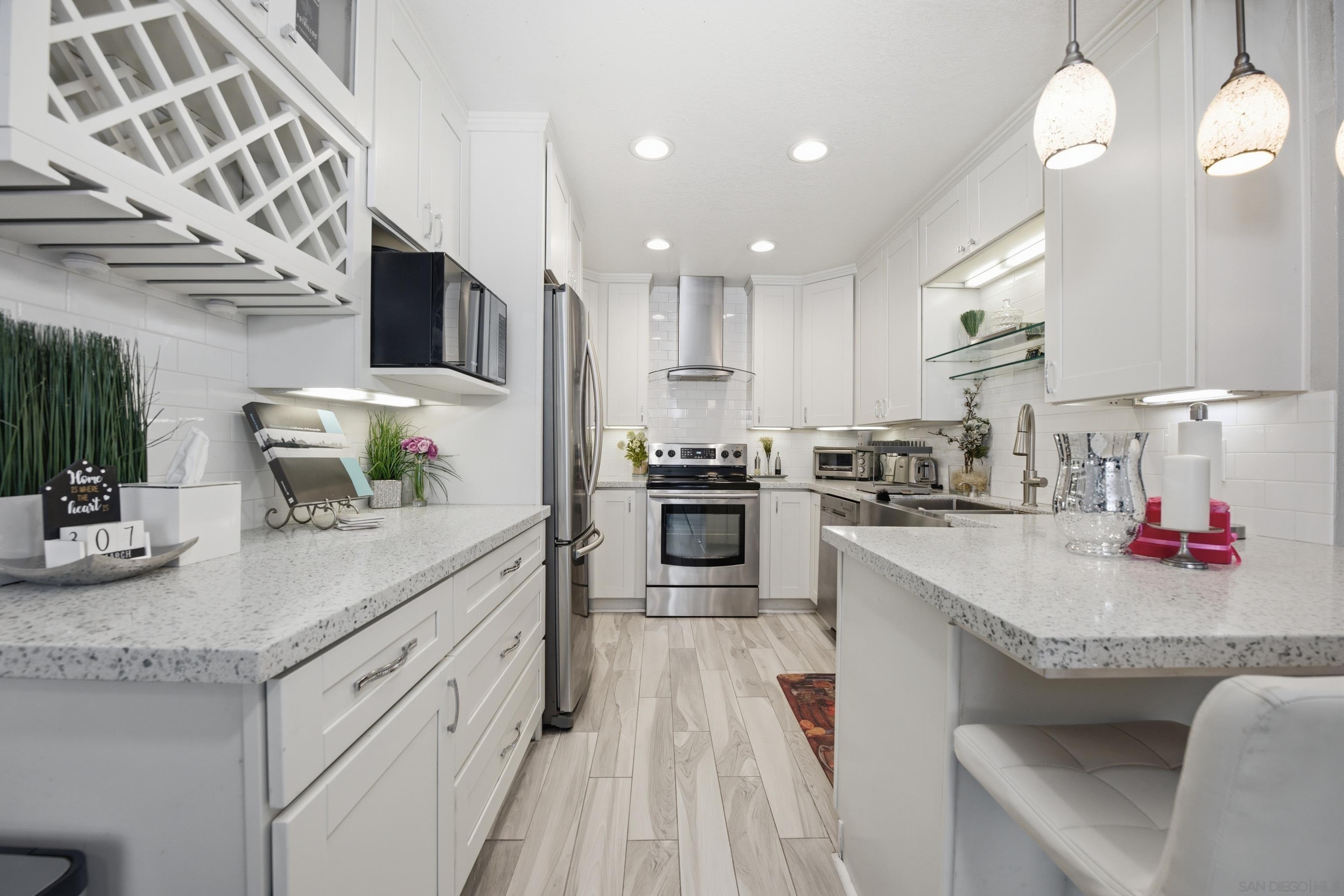 Detail Gallery Image 2 of 35 For 10300  Caminito Cuervo  #52,  San Diego,  CA 92108 - 1 Beds | 1/1 Baths