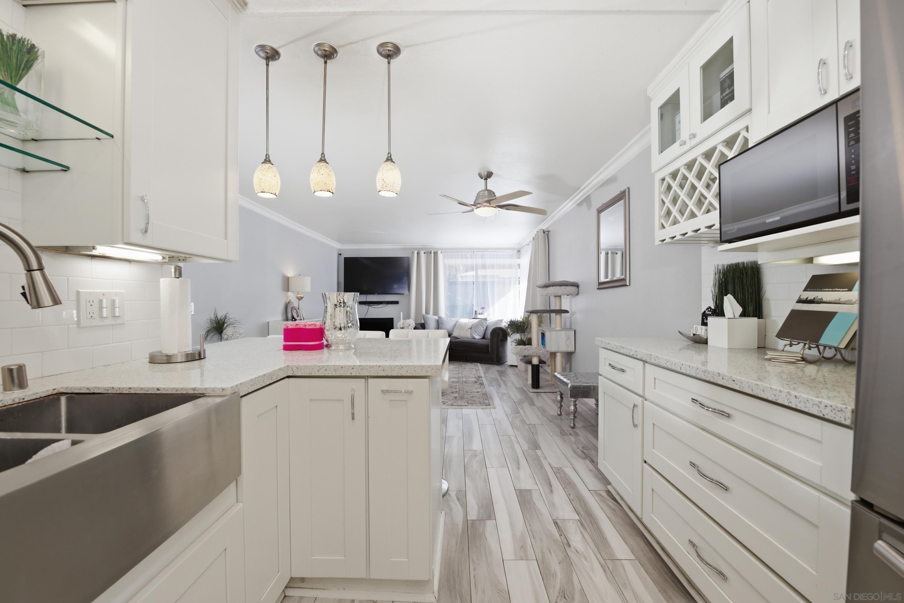 Detail Gallery Image 3 of 35 For 10300  Caminito Cuervo  #52,  San Diego,  CA 92108 - 1 Beds | 1/1 Baths