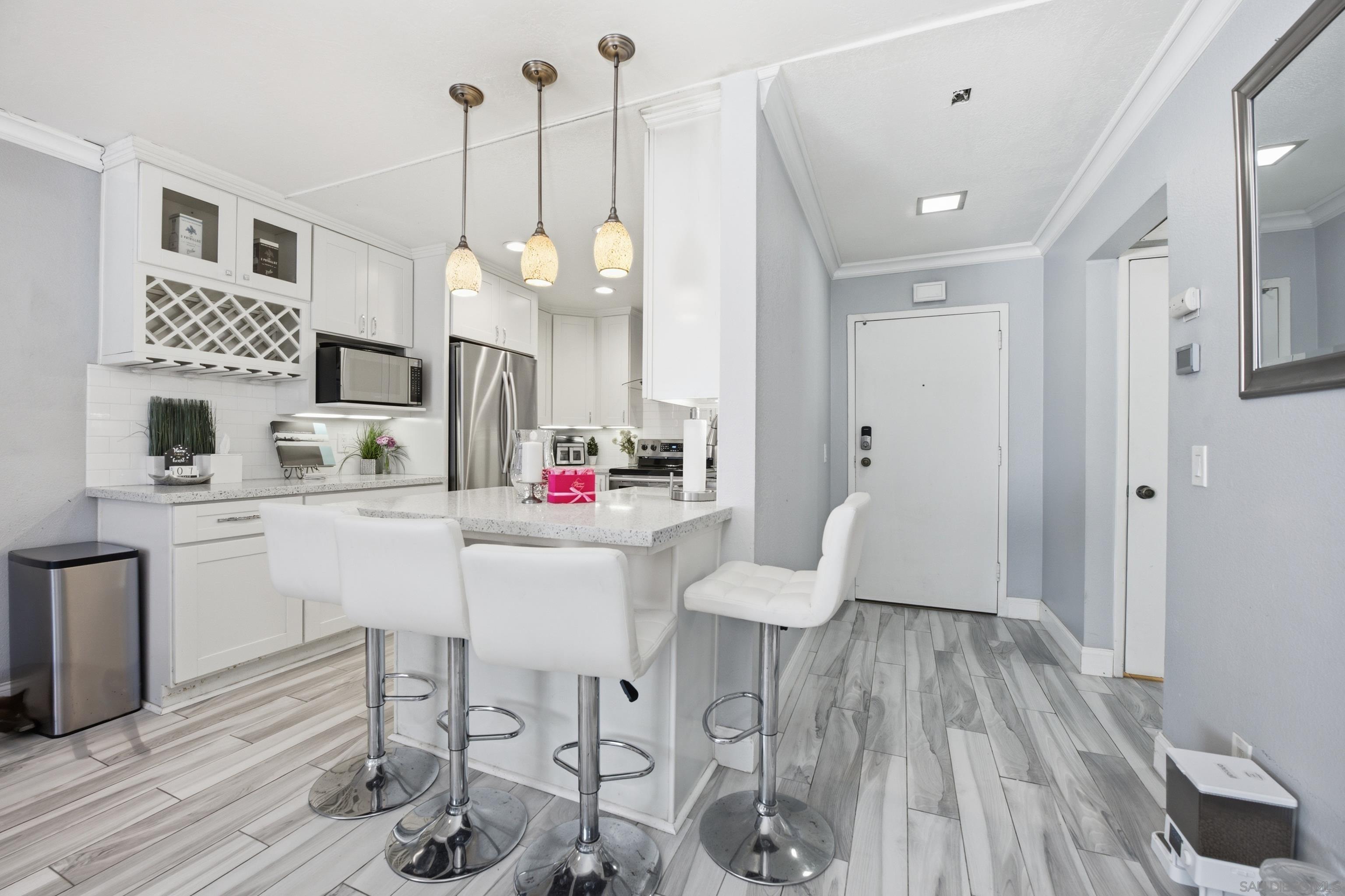 Detail Gallery Image 4 of 35 For 10300  Caminito Cuervo  #52,  San Diego,  CA 92108 - 1 Beds | 1/1 Baths