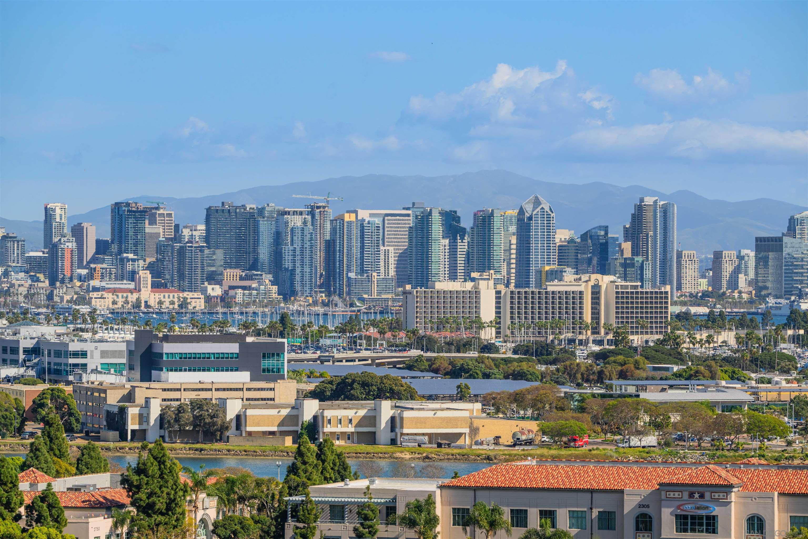 Detail Gallery Image 11 of 41 For 2255  Evergreen St, San Diego,  CA 92106 - 3 Beds | 3 Baths