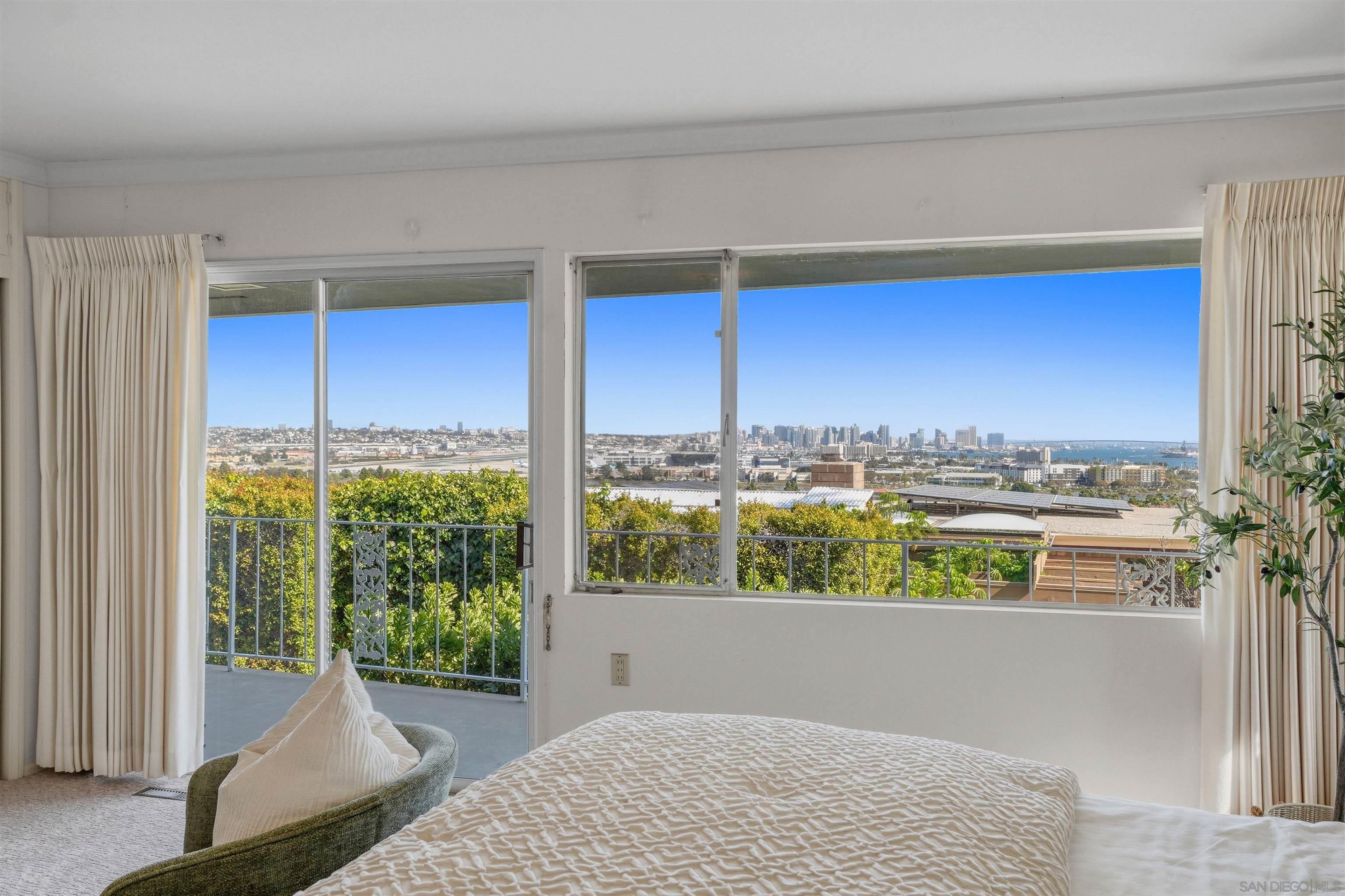 Detail Gallery Image 13 of 41 For 2255  Evergreen St, San Diego,  CA 92106 - 3 Beds | 3 Baths