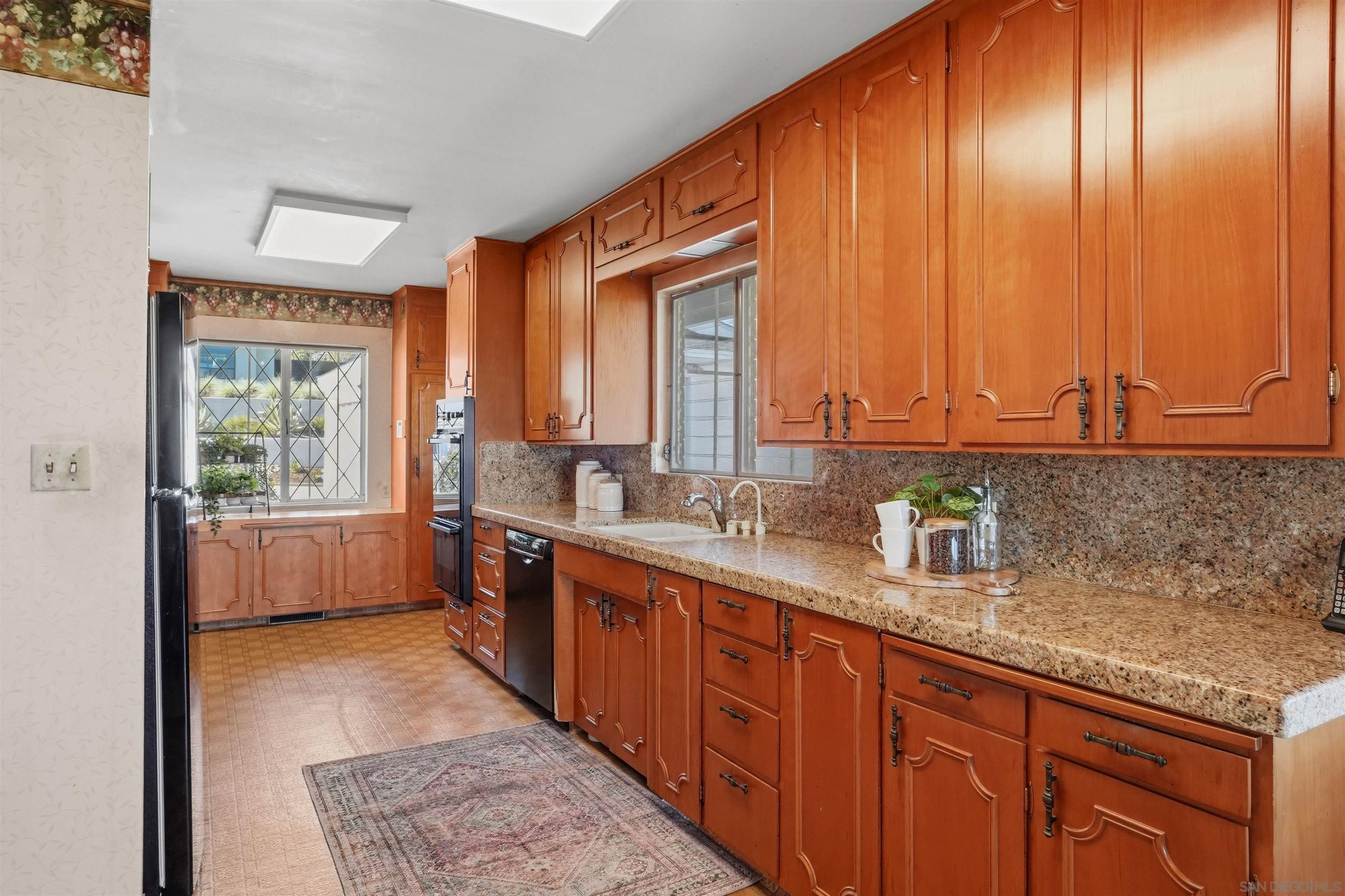 Detail Gallery Image 16 of 41 For 2255  Evergreen St, San Diego,  CA 92106 - 3 Beds | 3 Baths