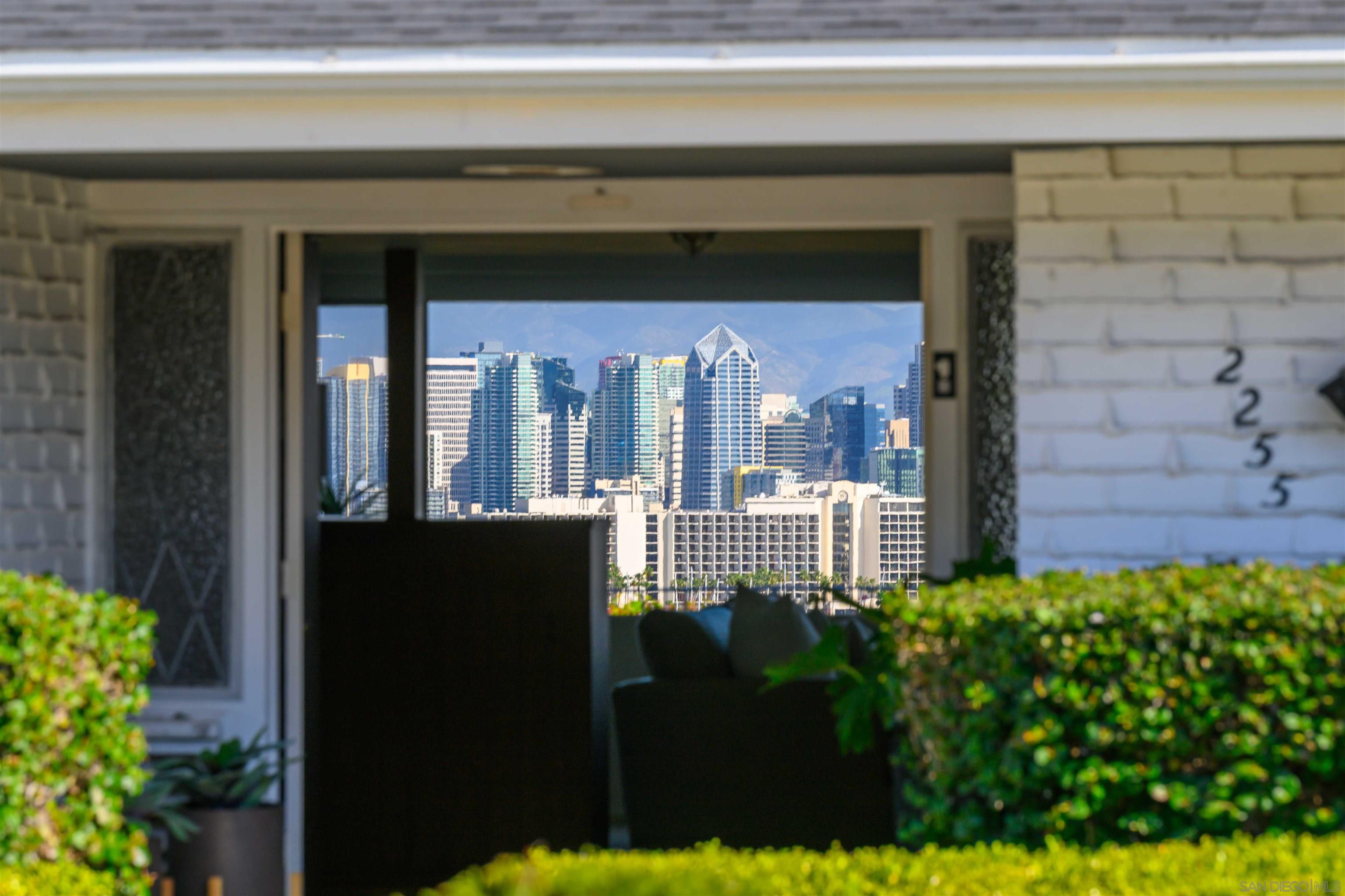 Detail Gallery Image 34 of 41 For 2255  Evergreen St, San Diego,  CA 92106 - 3 Beds | 3 Baths