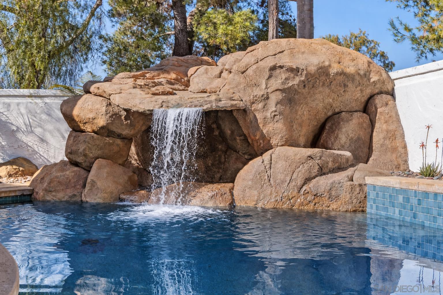 Detail Gallery Image 3 of 51 For 4802  Baroque Terrace, Oceanside,  CA 92057 - 4 Beds | 3 Baths