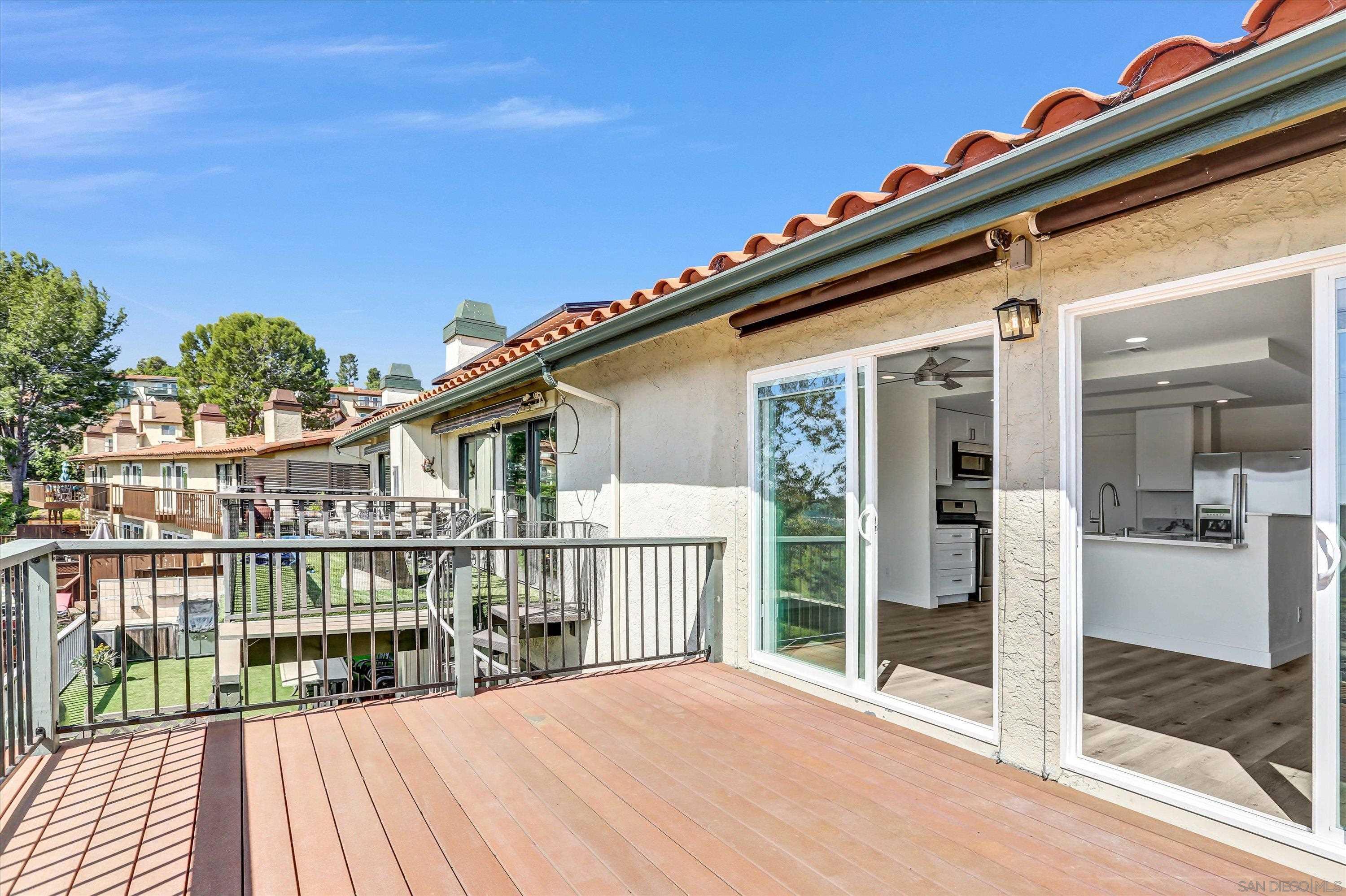 Detail Gallery Image 2 of 31 For 6933  Camino Degrazia, San Diego,  CA 92111 - 3 Beds | 3 Baths