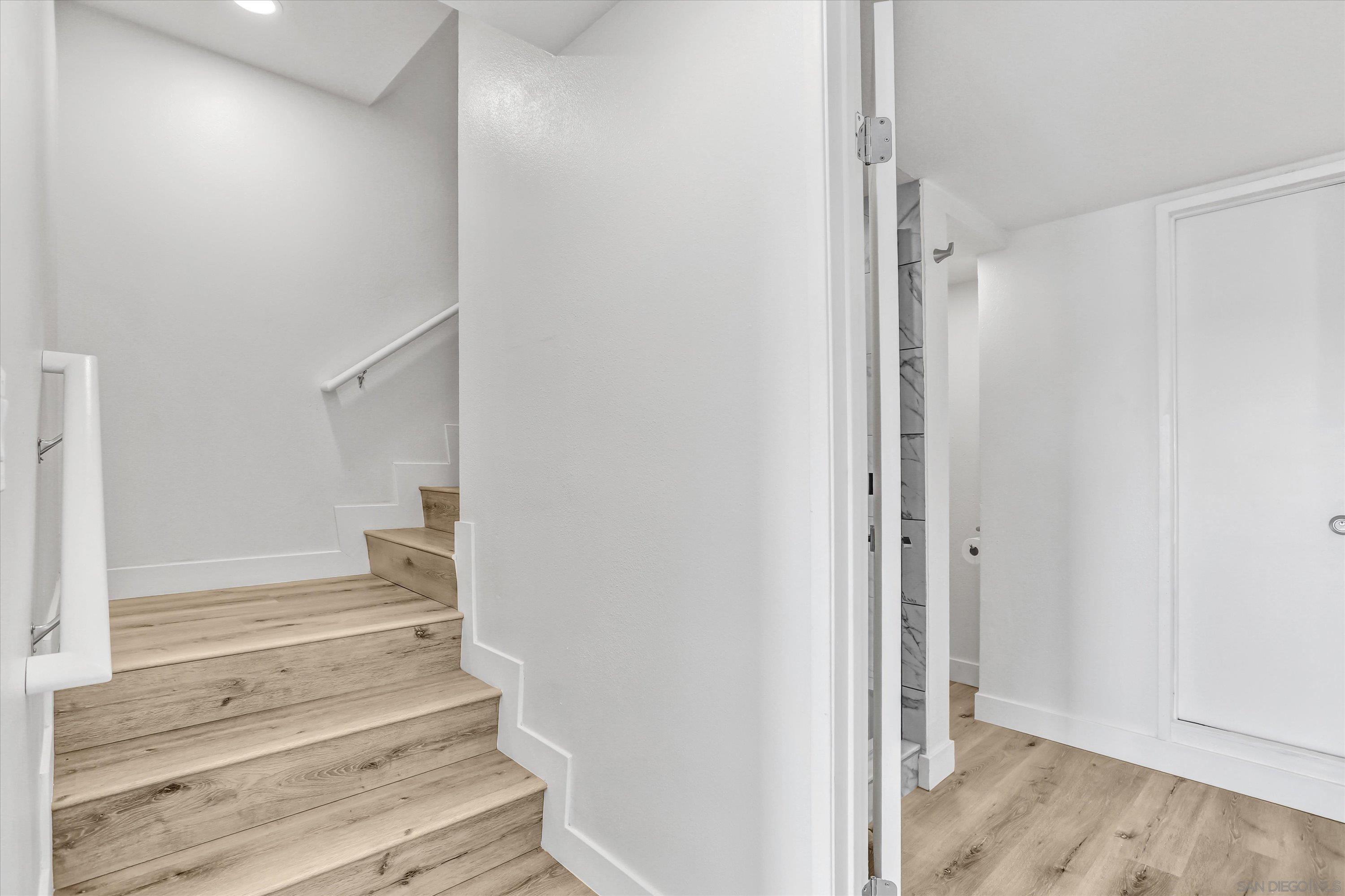 Detail Gallery Image 16 of 31 For 6933  Camino Degrazia, San Diego,  CA 92111 - 3 Beds | 3 Baths