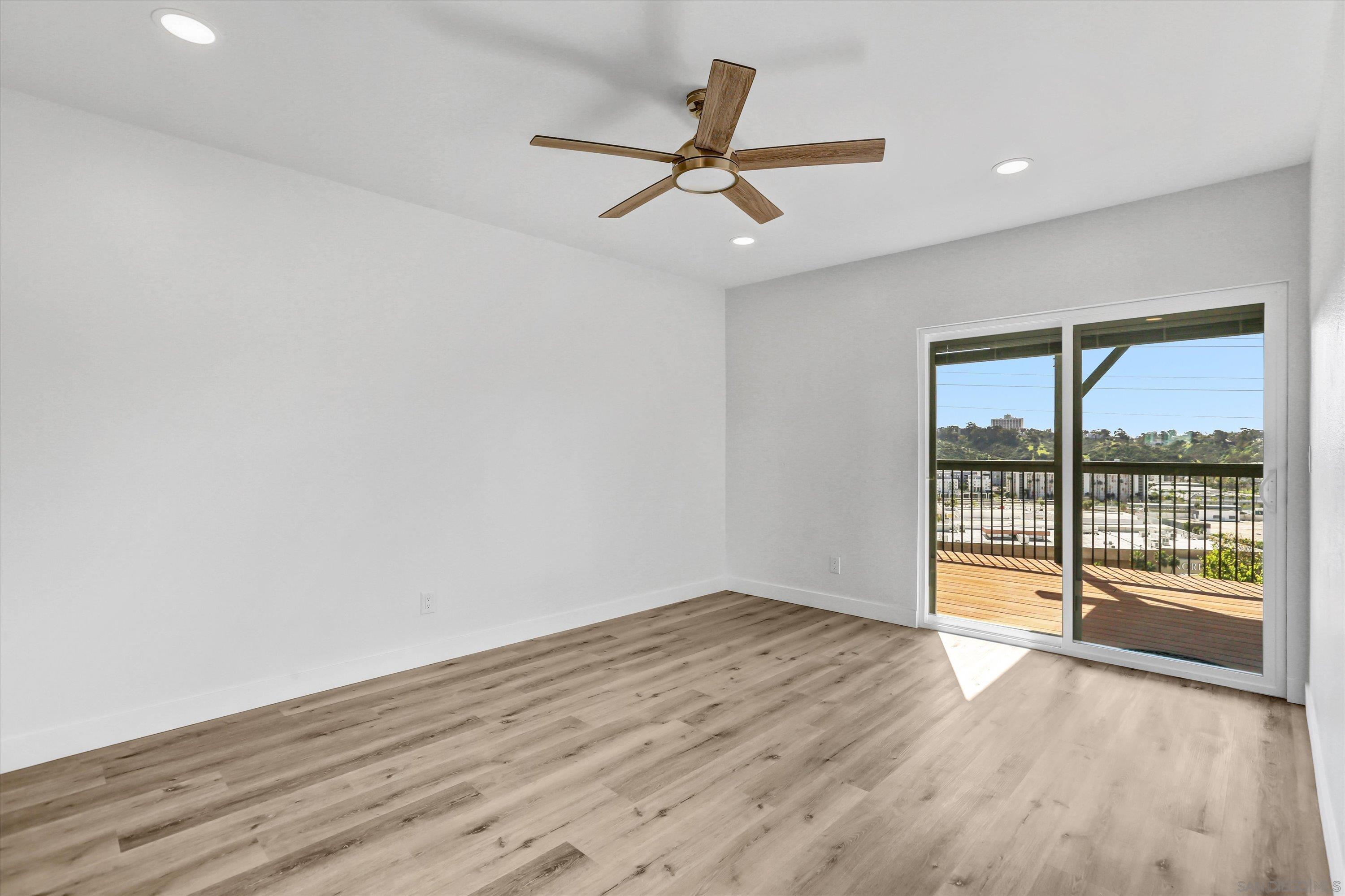 Detail Gallery Image 20 of 31 For 6933  Camino Degrazia, San Diego,  CA 92111 - 3 Beds | 3 Baths