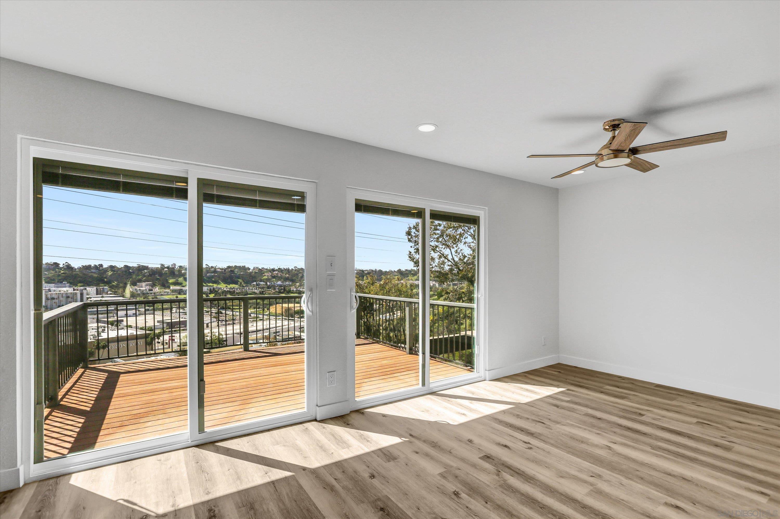 Detail Gallery Image 3 of 31 For 6933  Camino Degrazia, San Diego,  CA 92111 - 3 Beds | 3 Baths