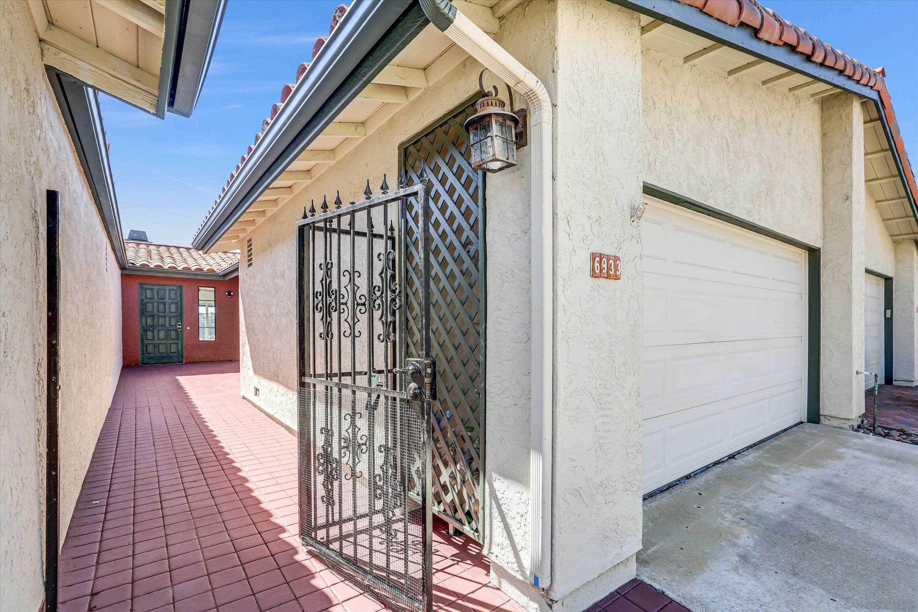 Detail Gallery Image 28 of 31 For 6933  Camino Degrazia, San Diego,  CA 92111 - 3 Beds | 3 Baths